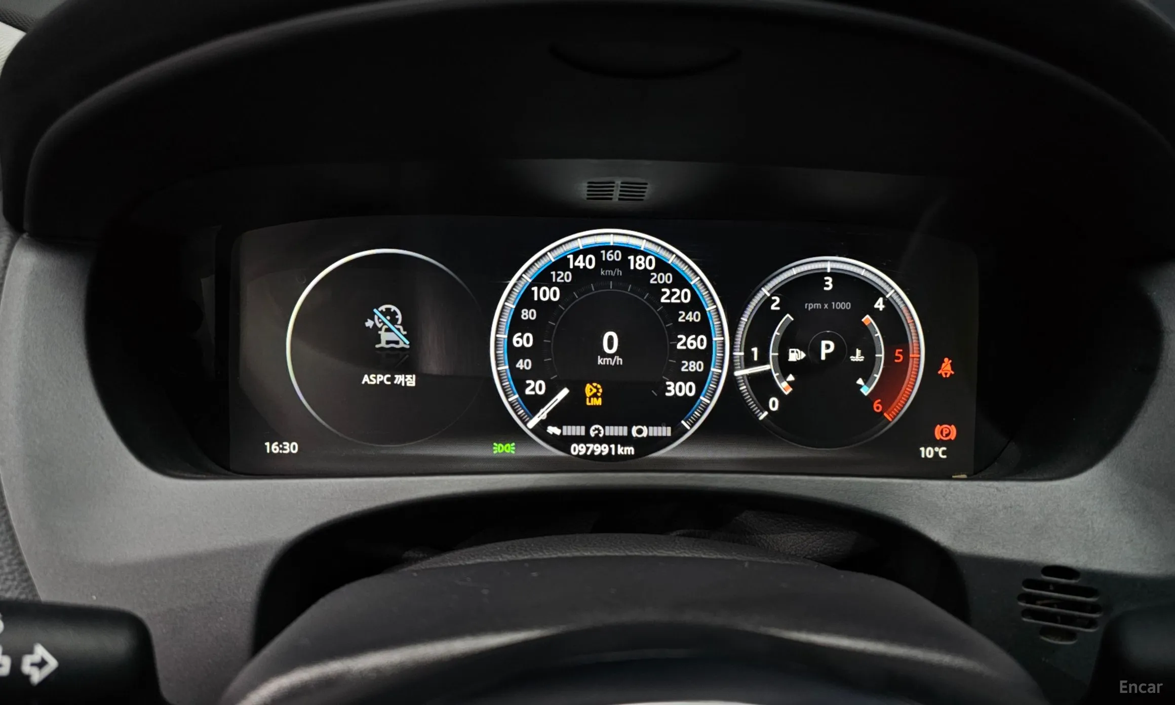 Jaguar XE превью 8