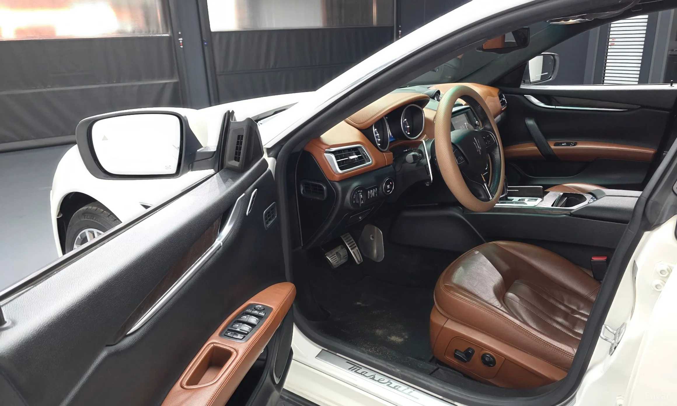 Maserati Ghibli превью 10