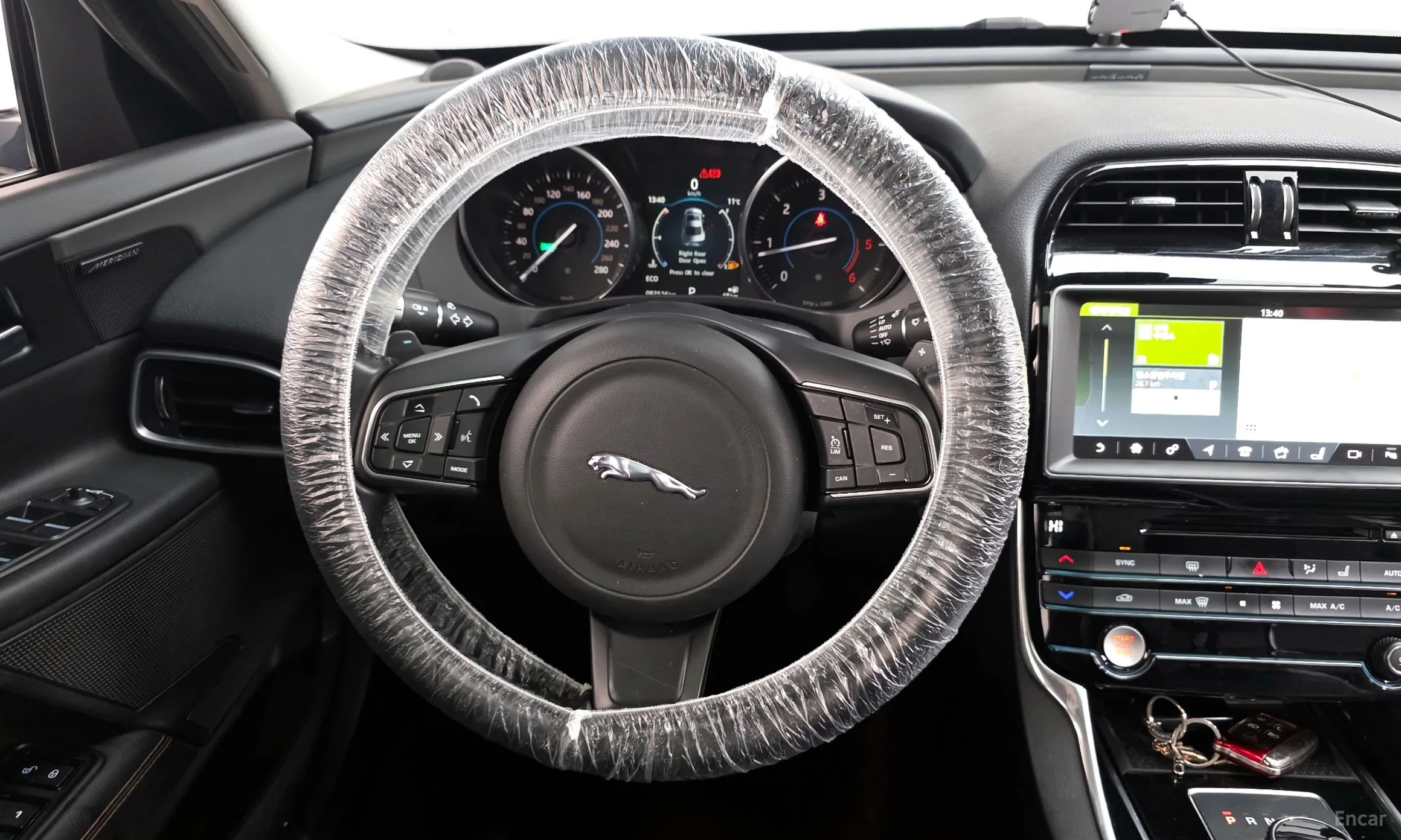 Jaguar XE превью 13