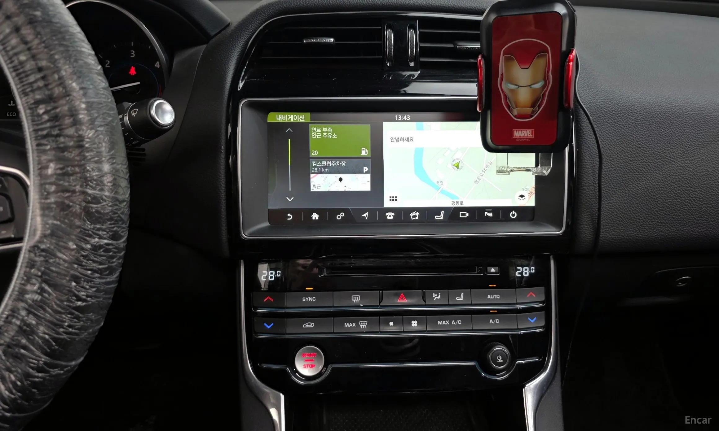 Jaguar XE превью 15