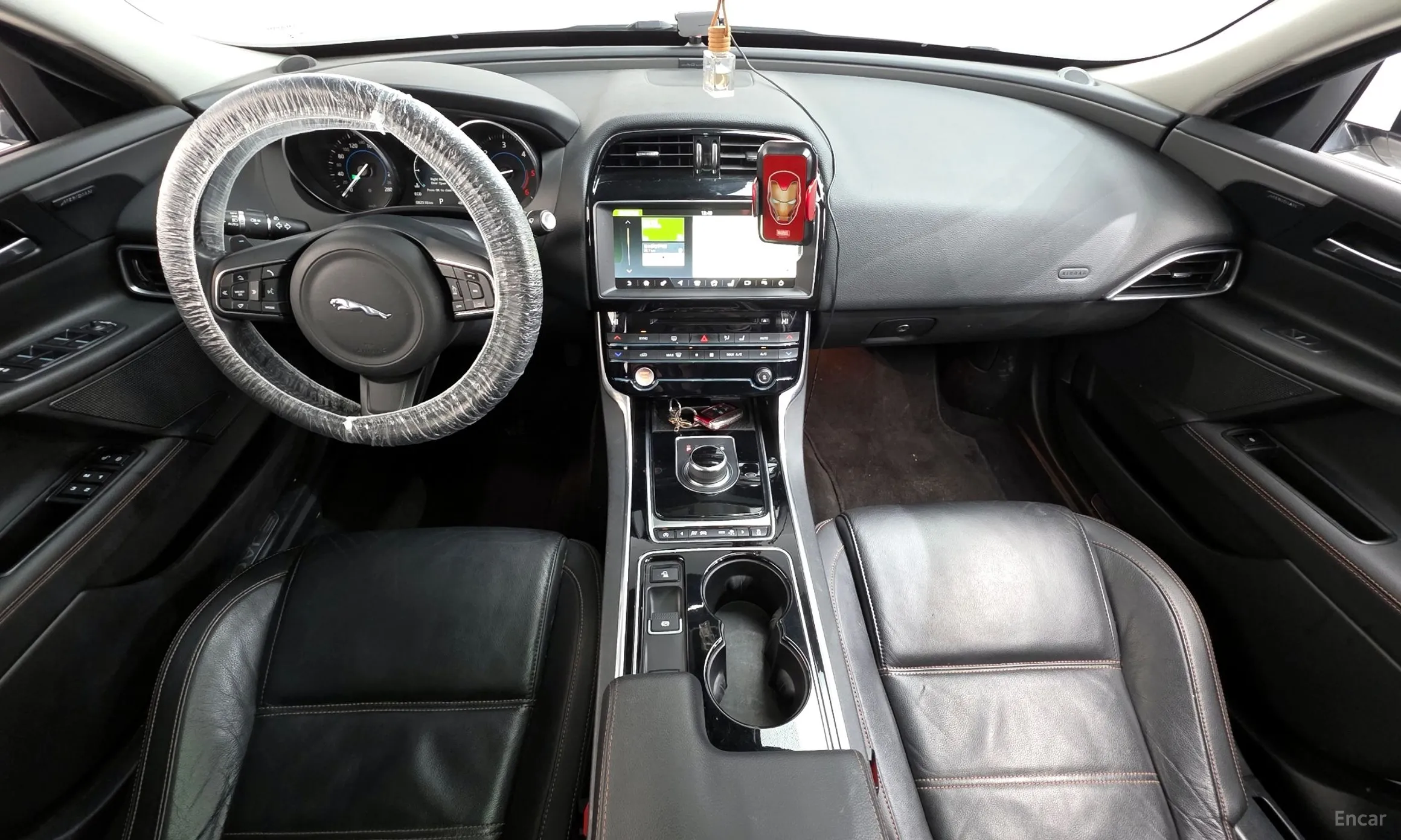 Jaguar XE превью 7