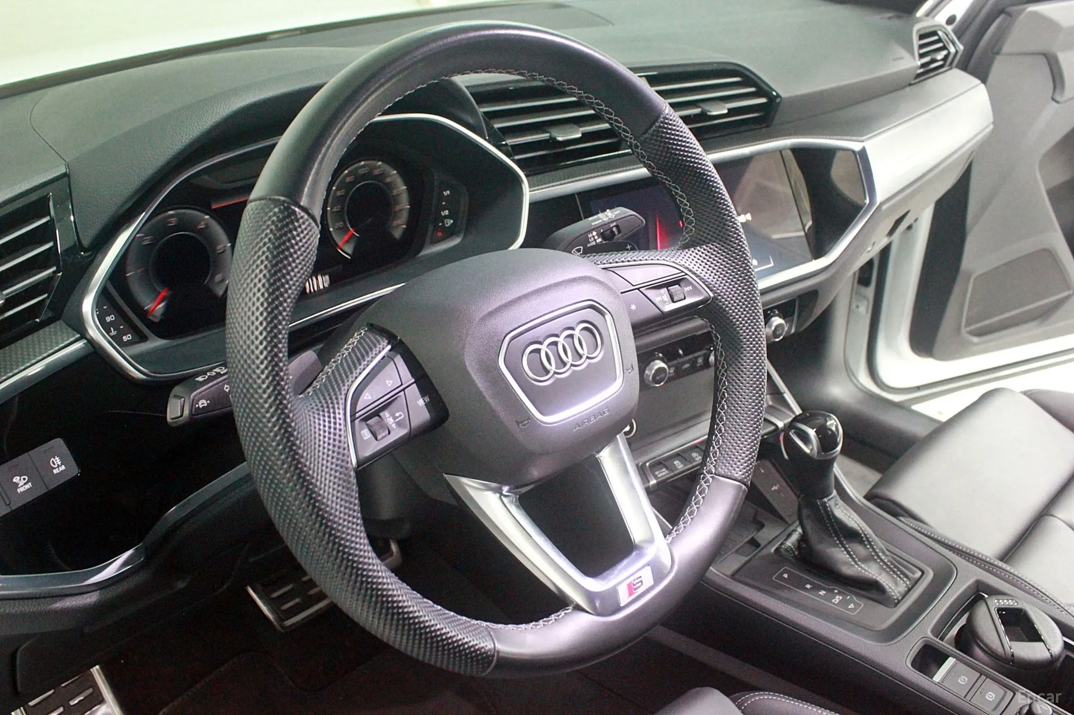 Audi Q3 (F3) превью 12