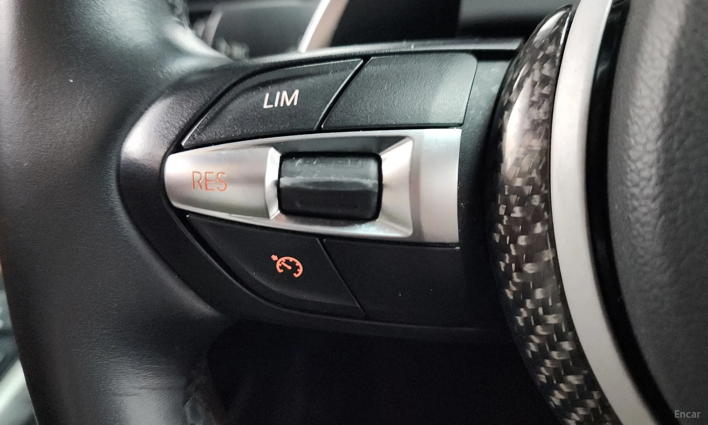 BMW 6 Series (F12) превью 14