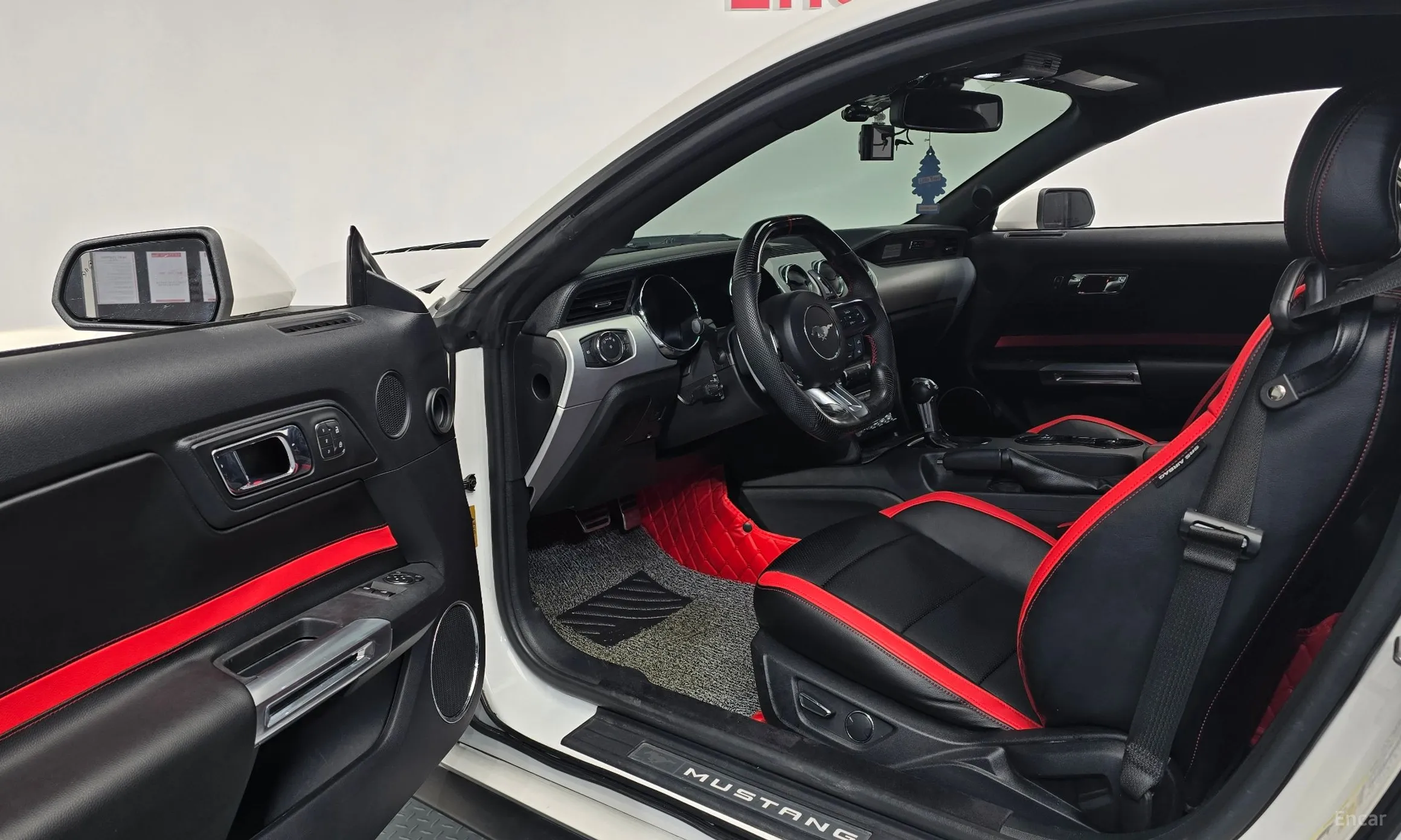 Ford Mustang превью 10