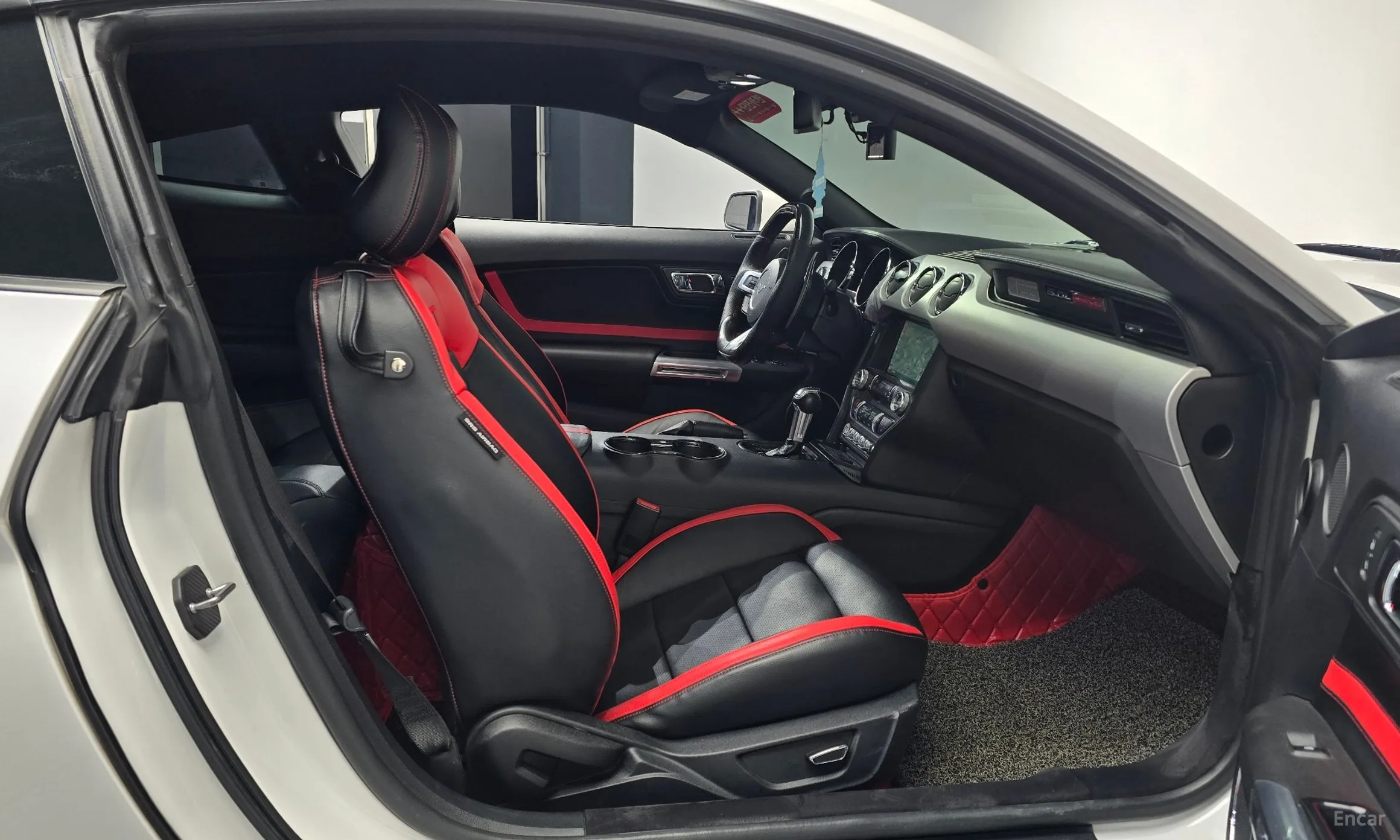Ford Mustang превью 11