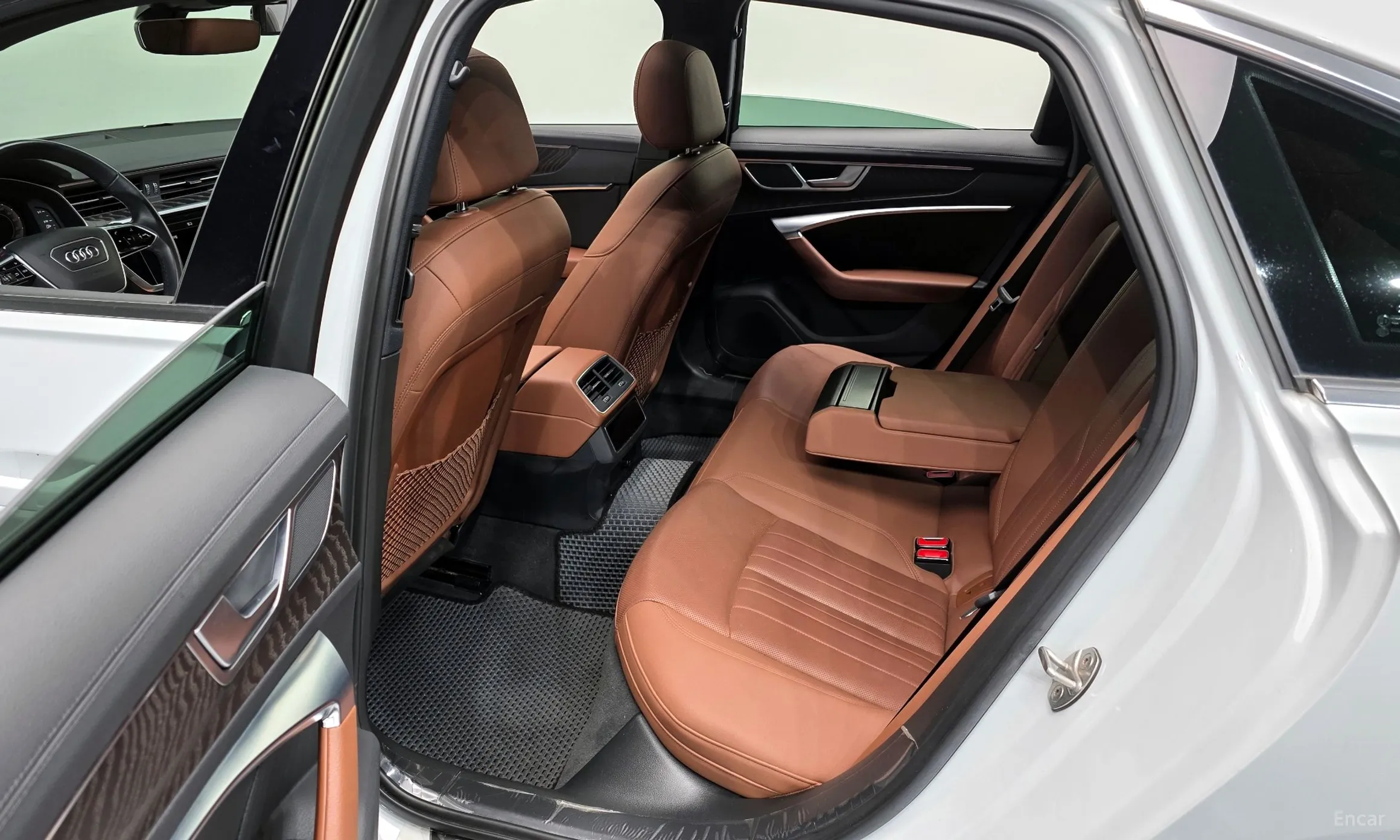 Audi A6 (C8) превью 12
