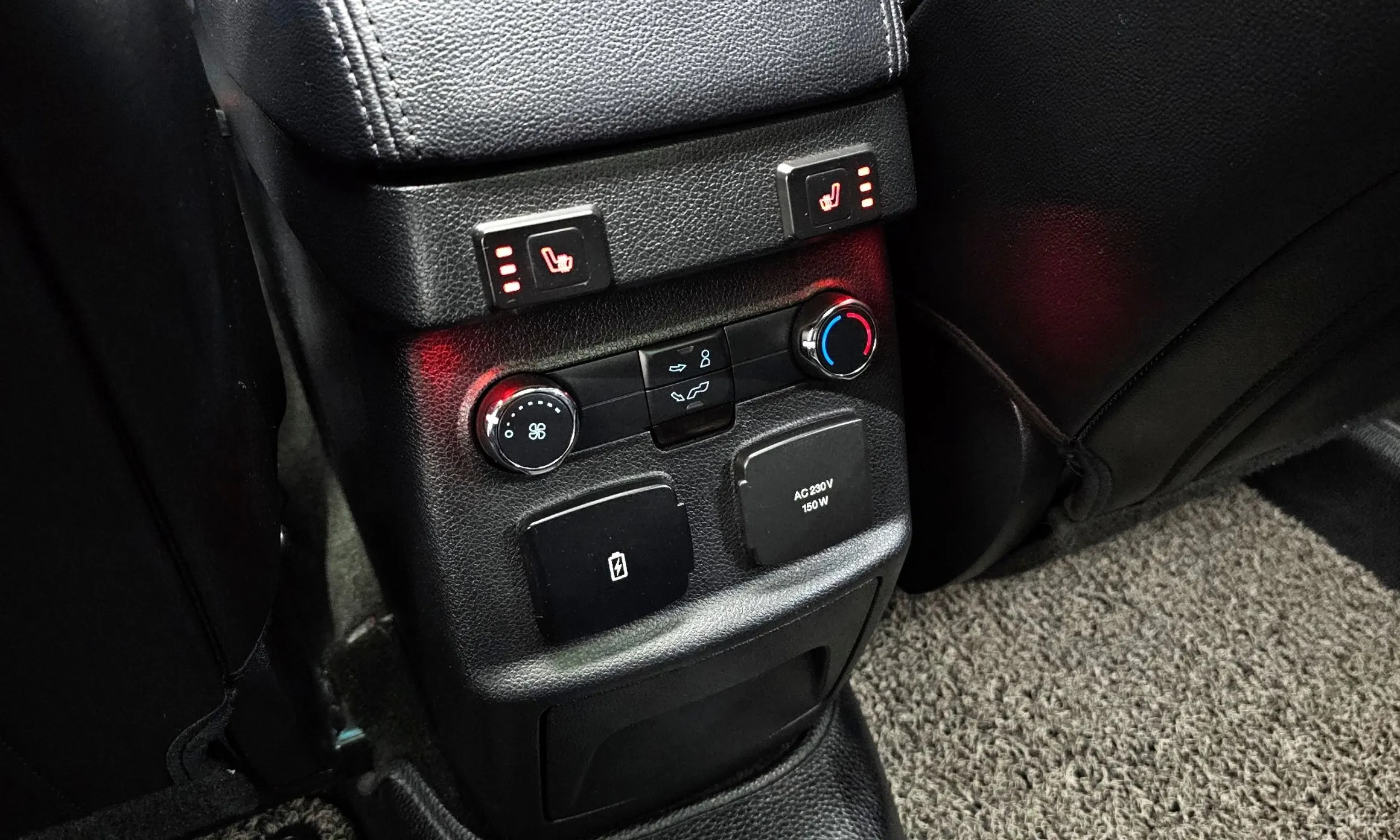 Ford Explorer превью 17