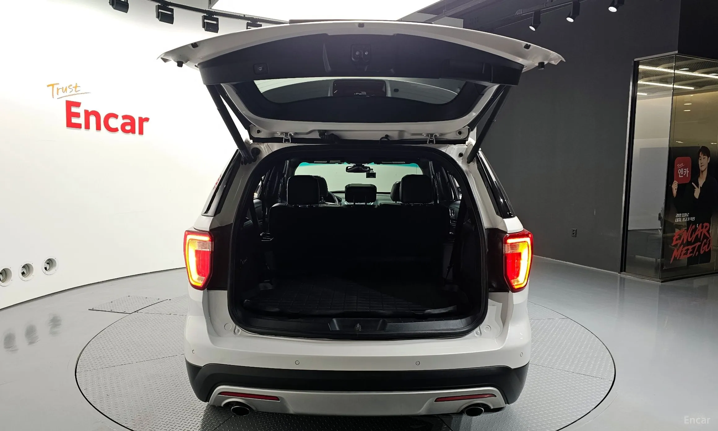 Ford Explorer превью 20