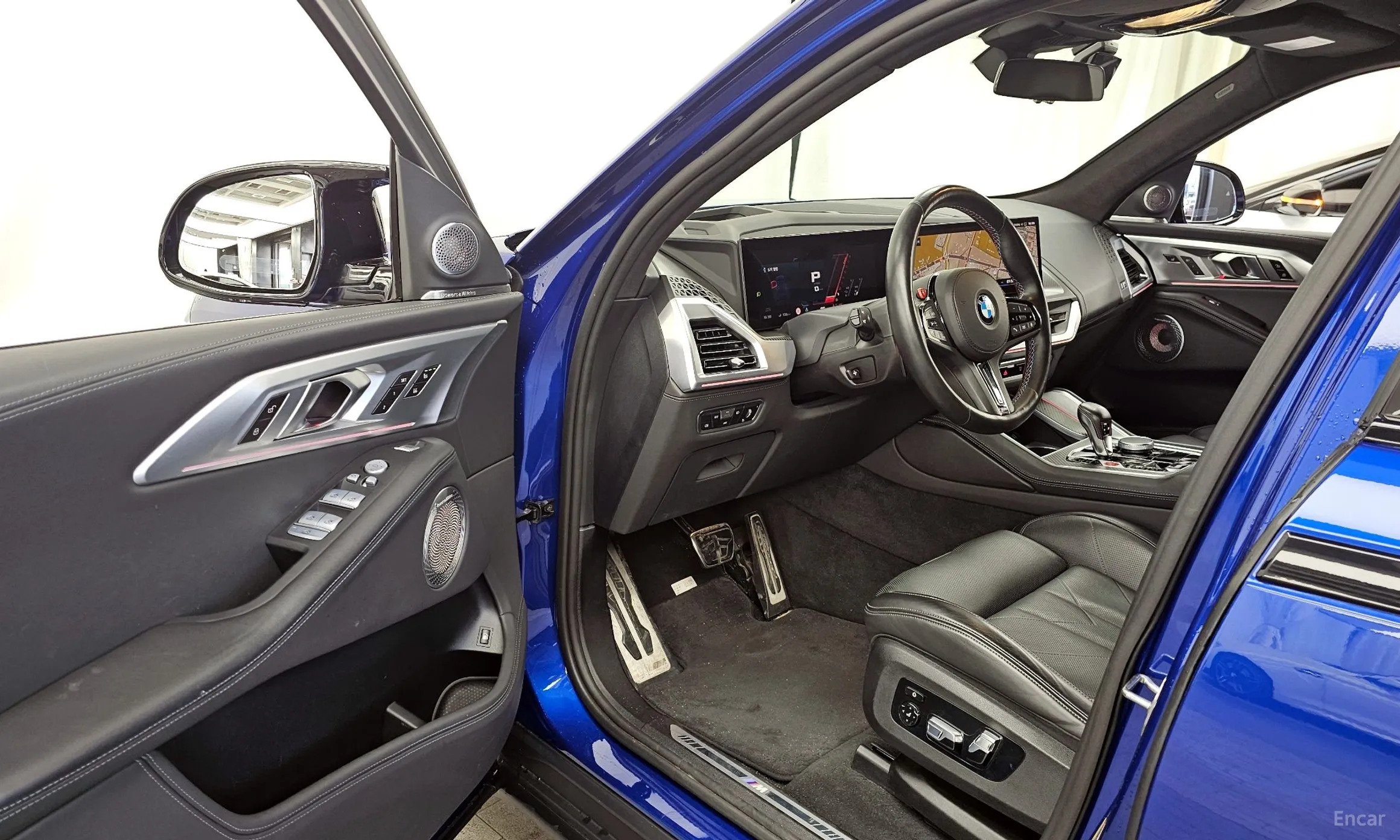 BMW XM (G09) превью 10