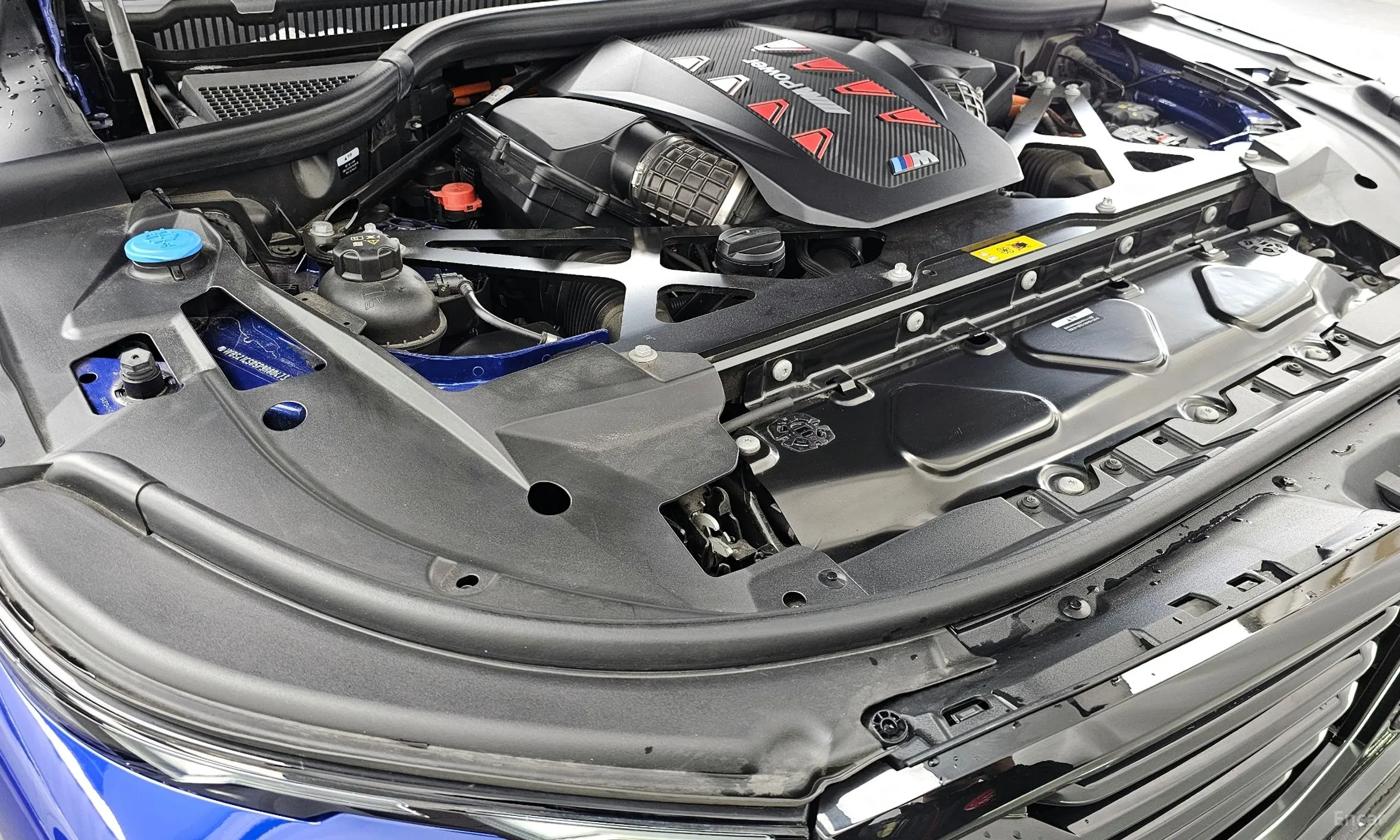 BMW XM (G09) превью 6