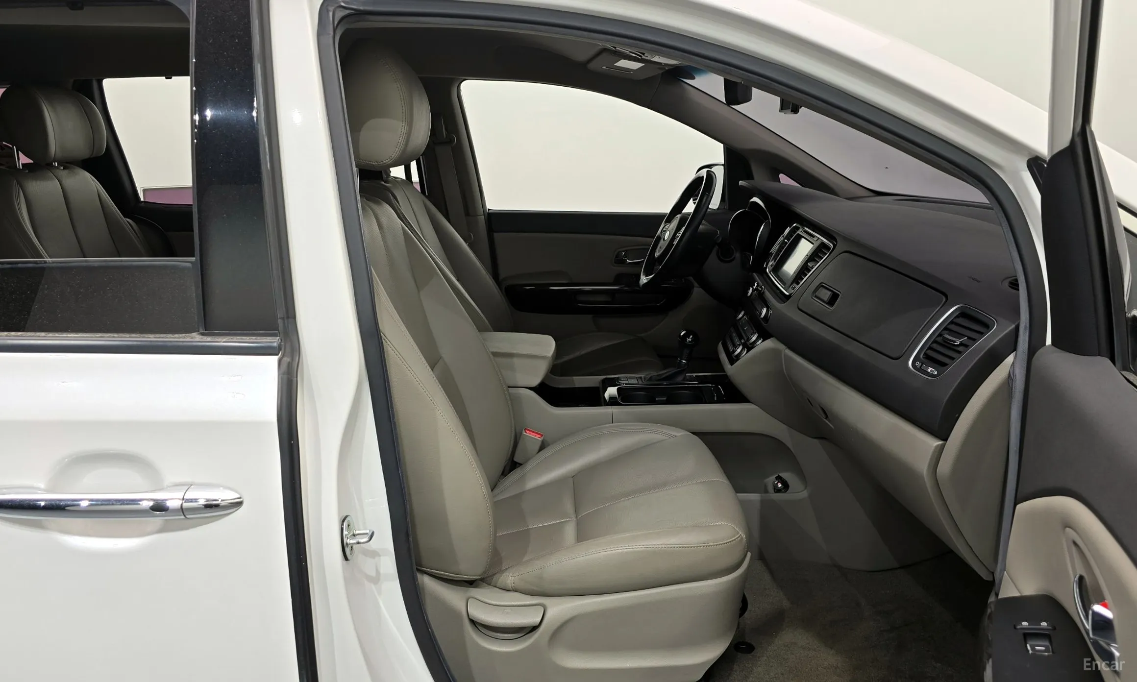 Kia Carnival превью 11