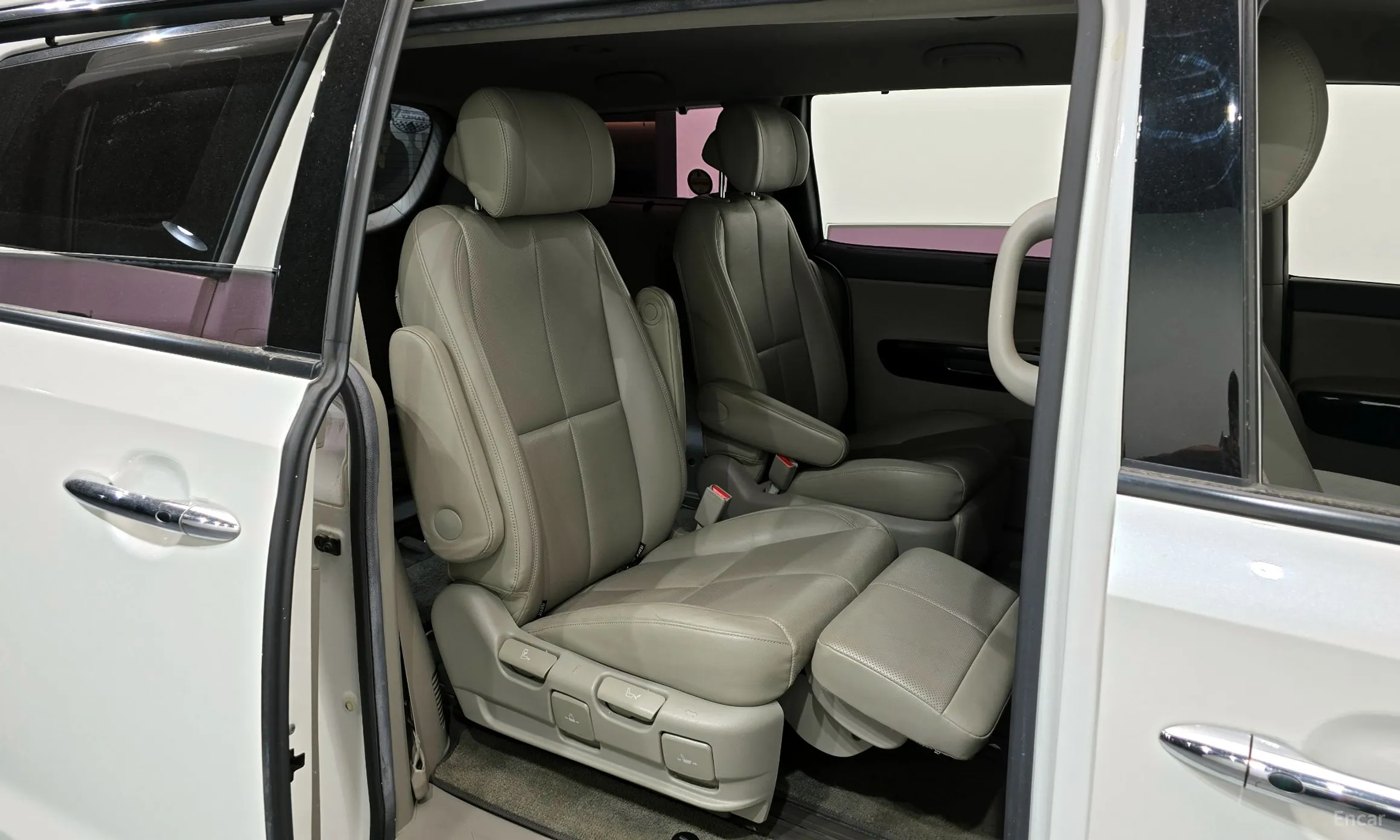Kia Carnival превью 12