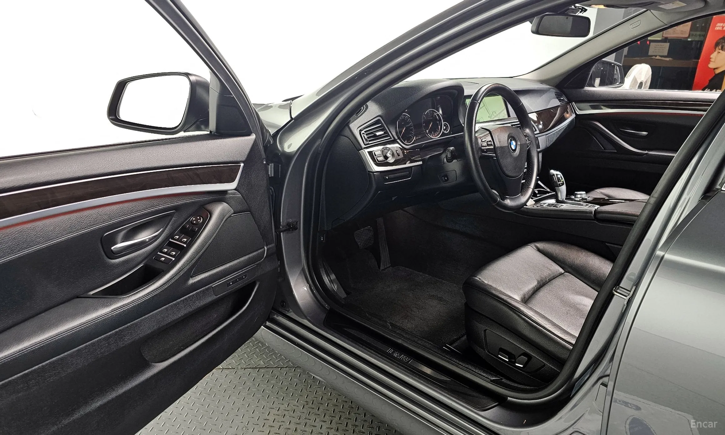 BMW 5 Series (F10) превью 10
