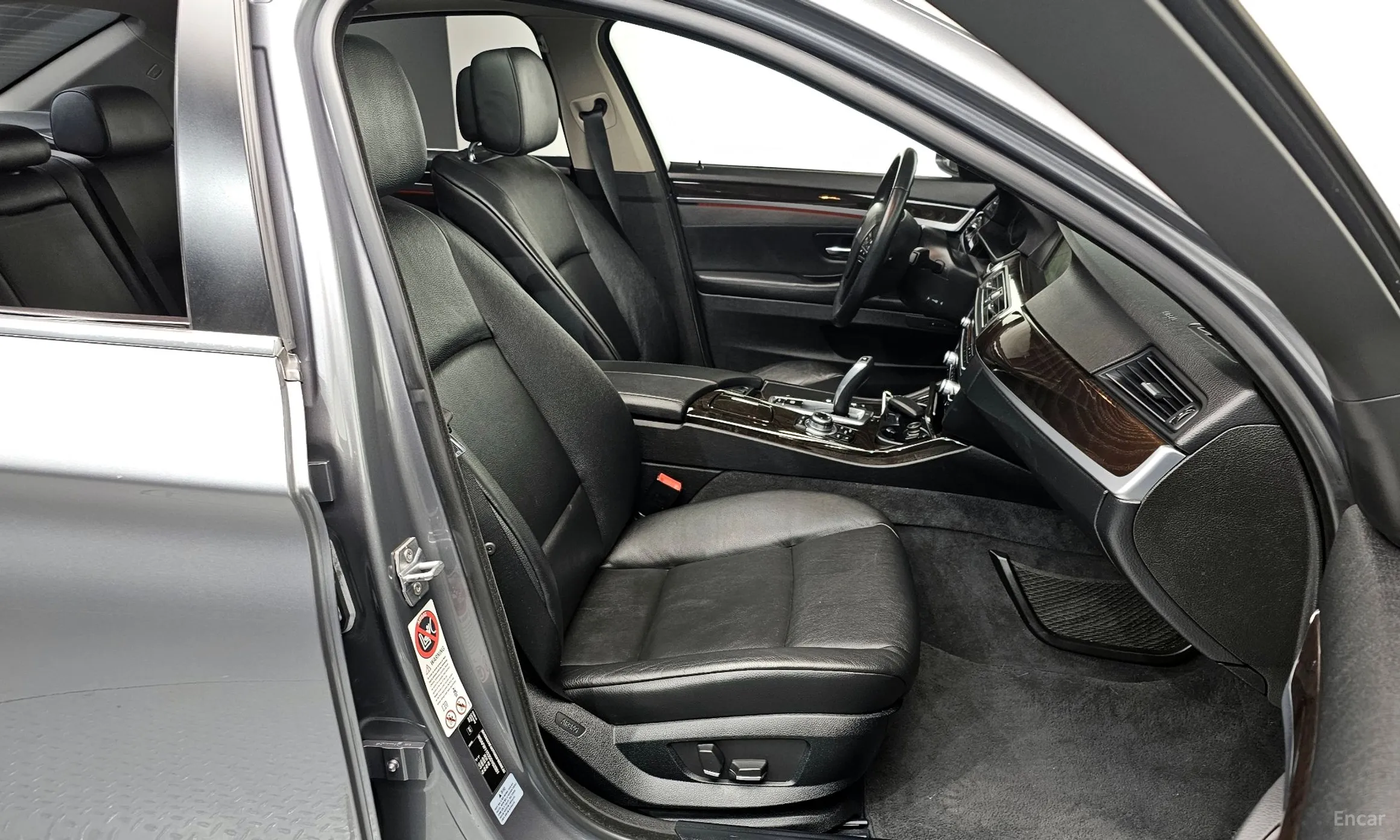 BMW 5 Series (F10) превью 11