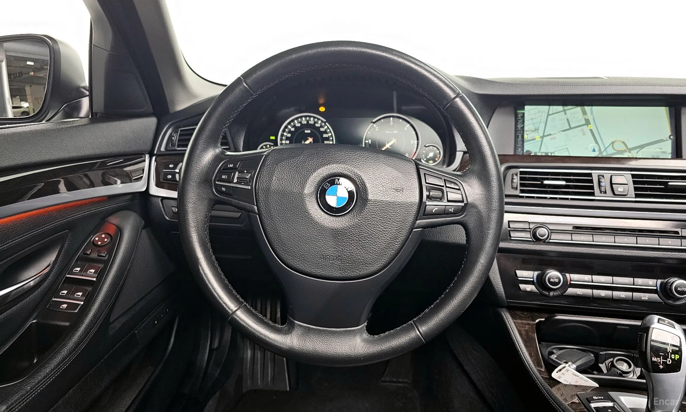 BMW 5 Series (F10) превью 13