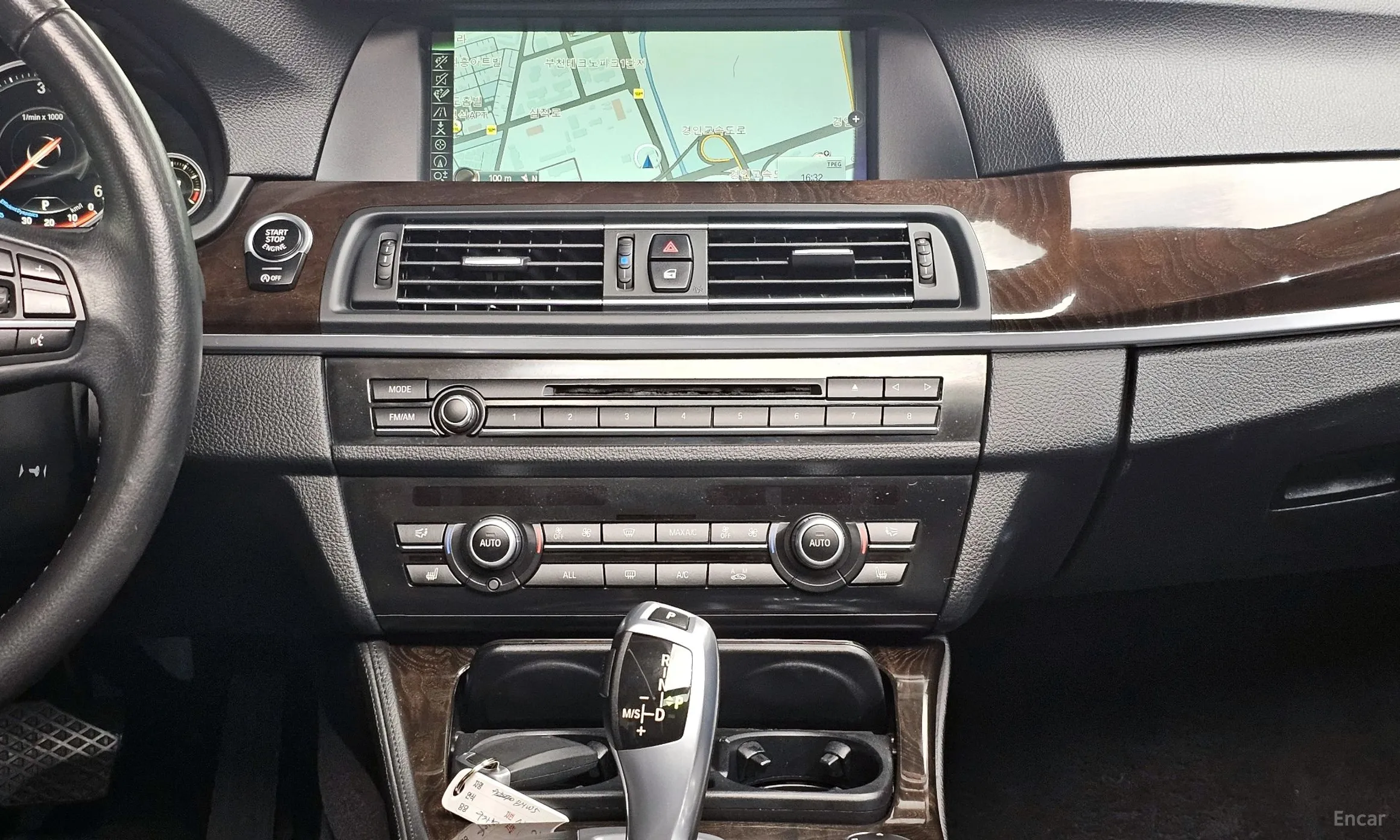 BMW 5 Series (F10) превью 14
