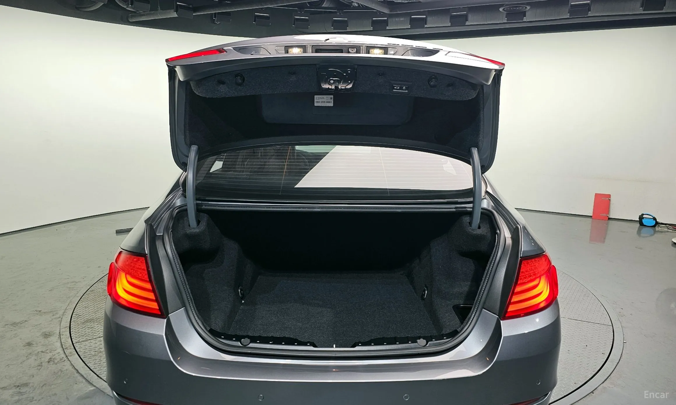 BMW 5 Series (F10) превью 20