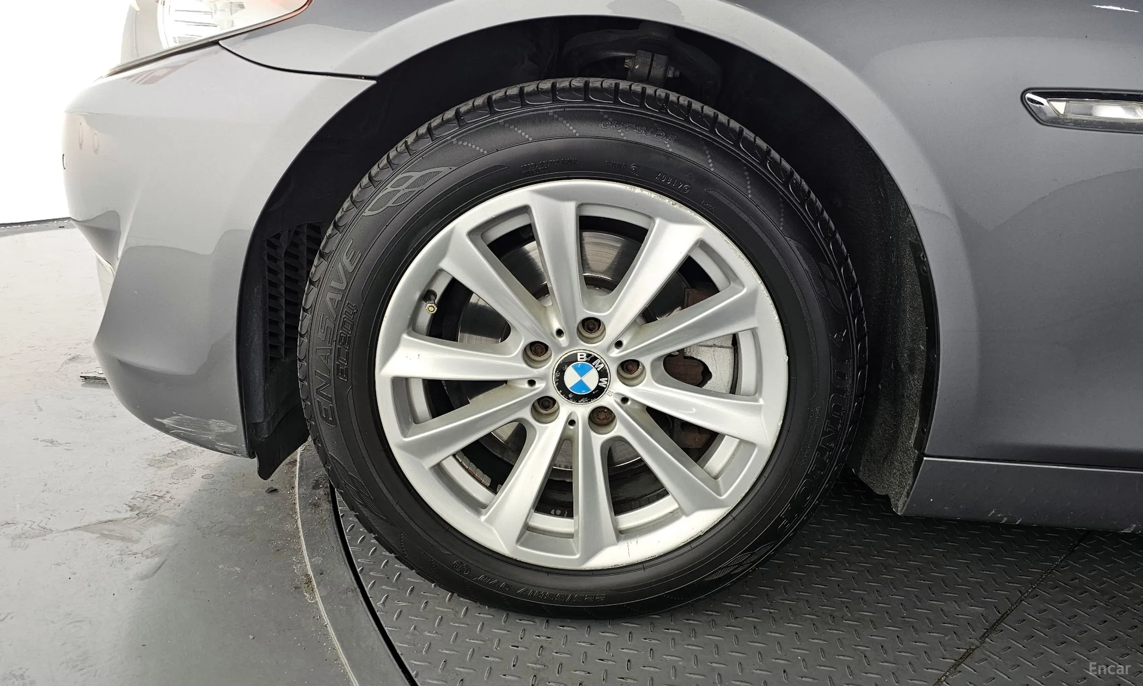 BMW 5 Series (F10) превью 5