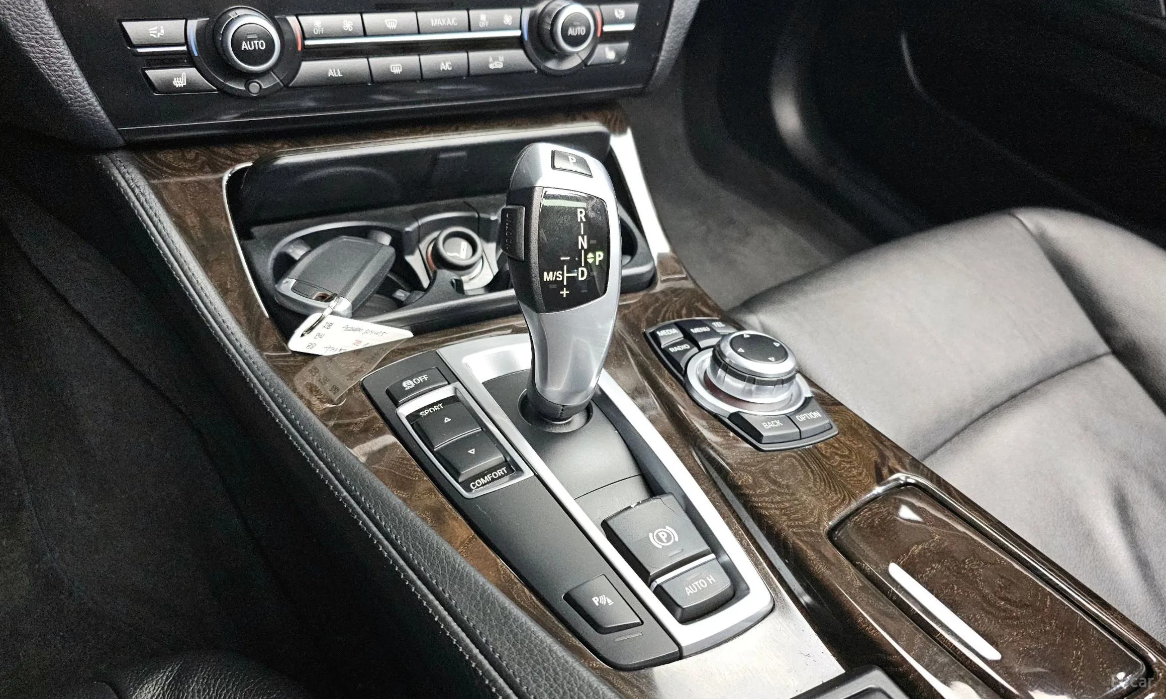 BMW 5 Series (F10) превью 9