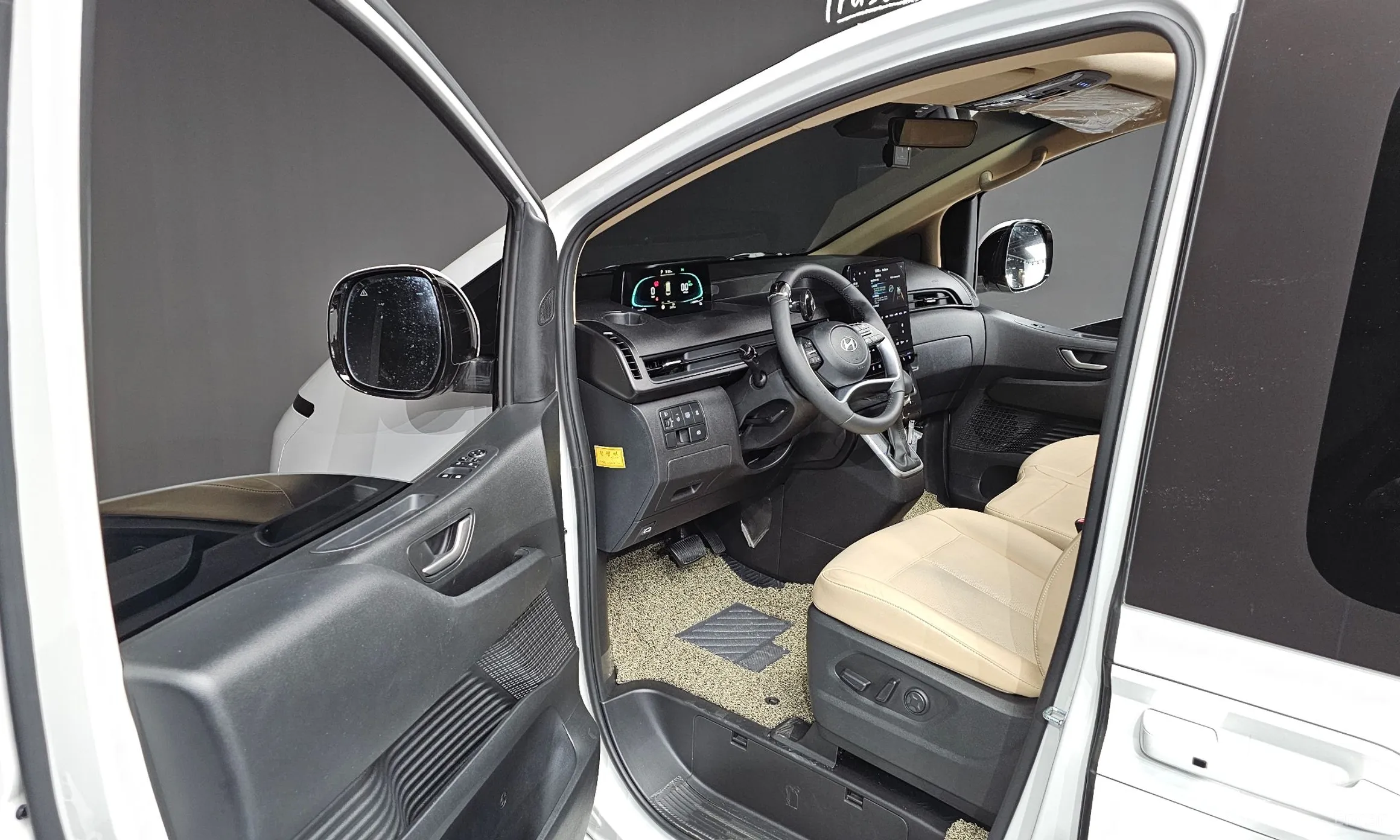 Hyundai Staria превью 10