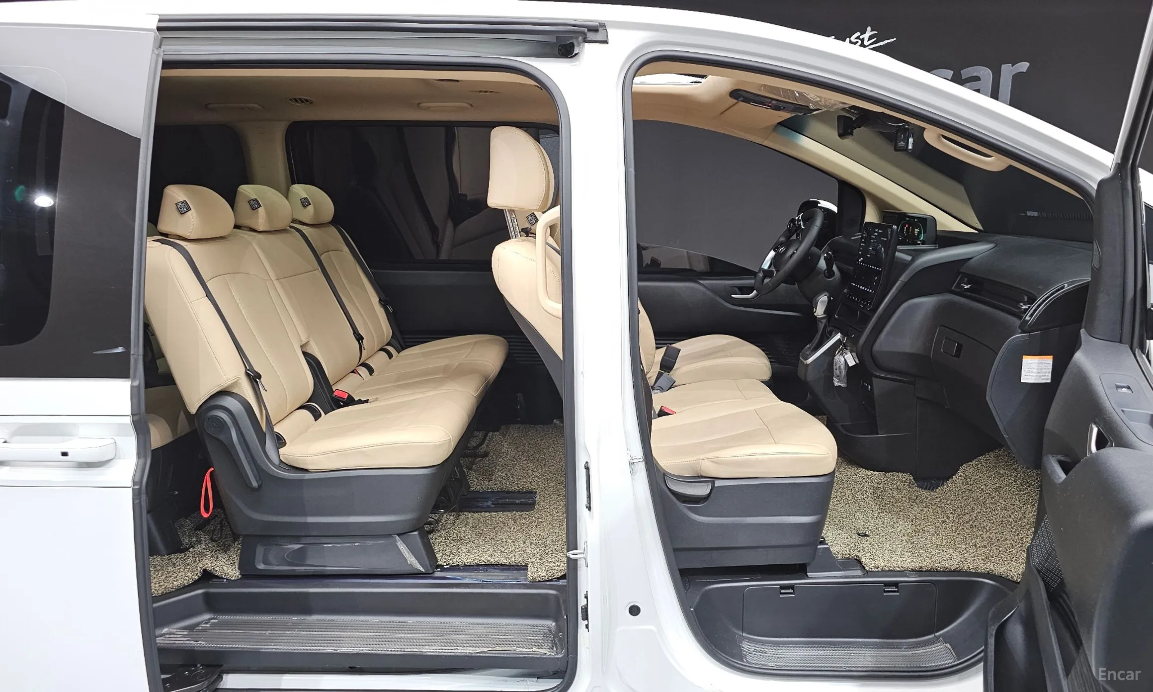 Hyundai Staria превью 11