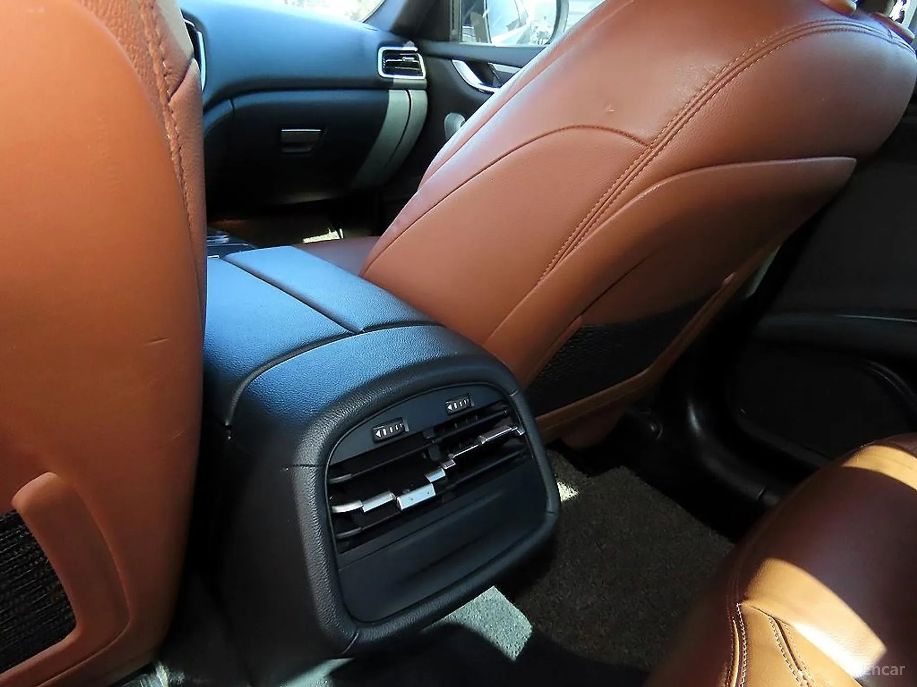 Maserati Ghibli превью 17