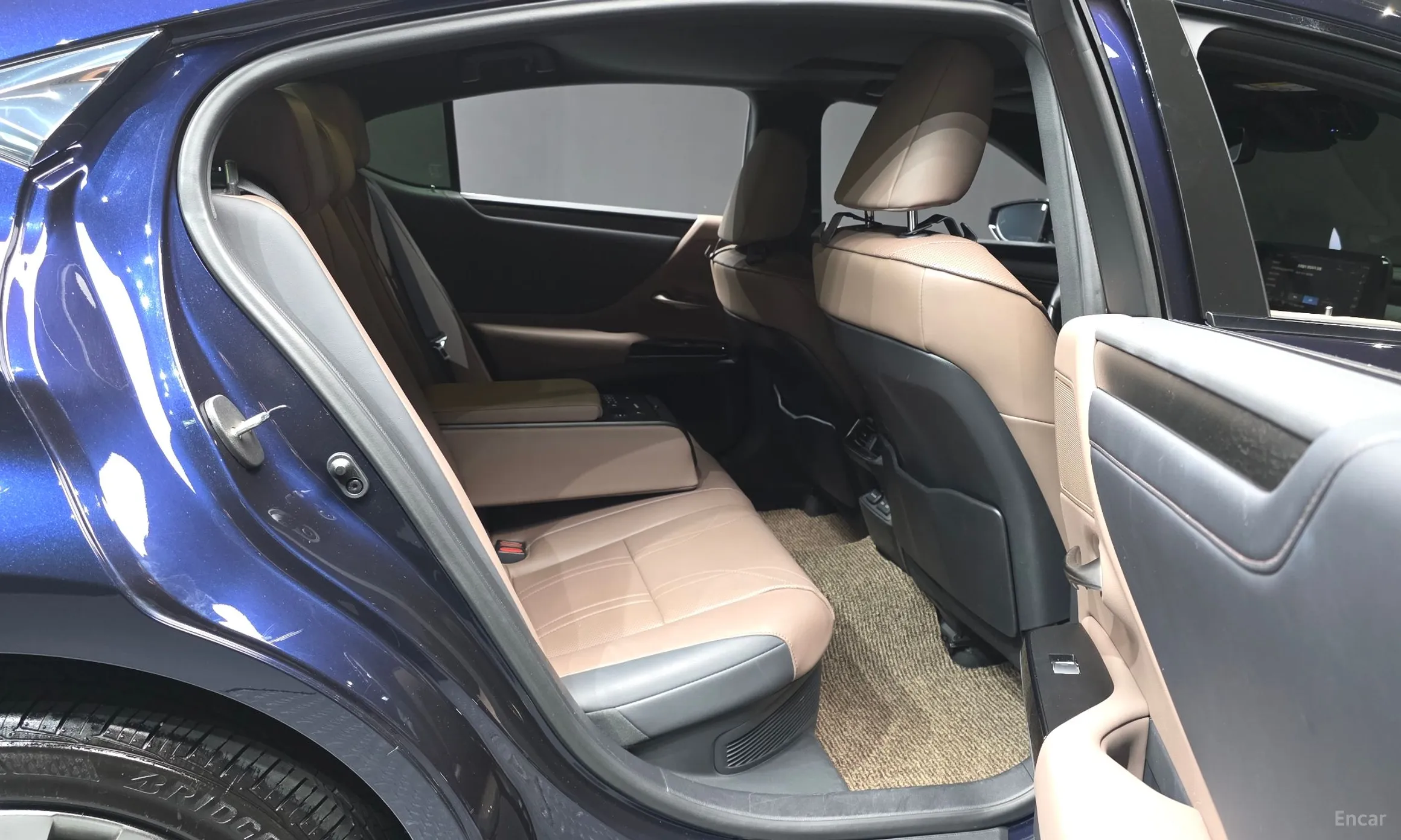 Lexus ES300h 7th Generation превью 12