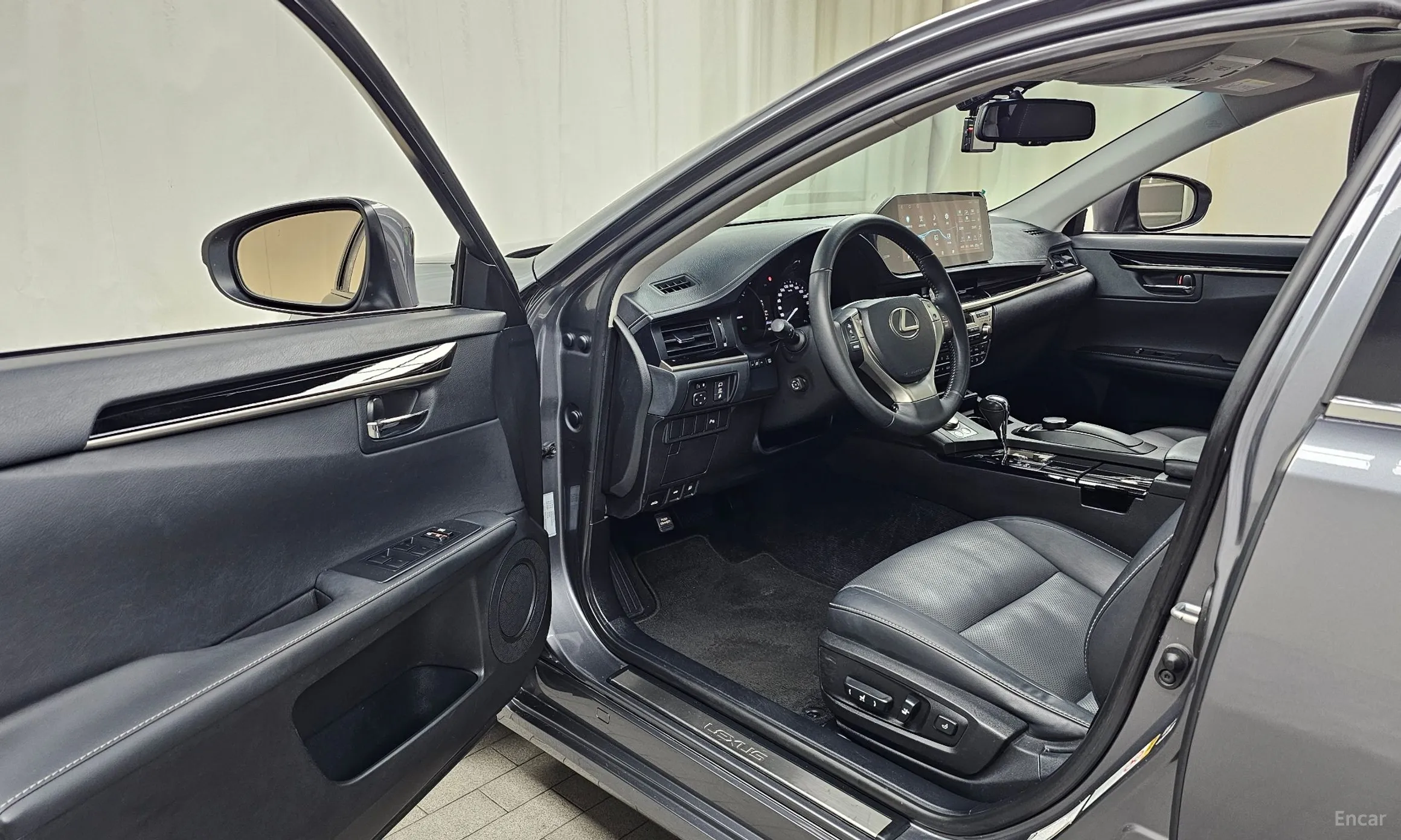 Lexus New ES300h превью 10