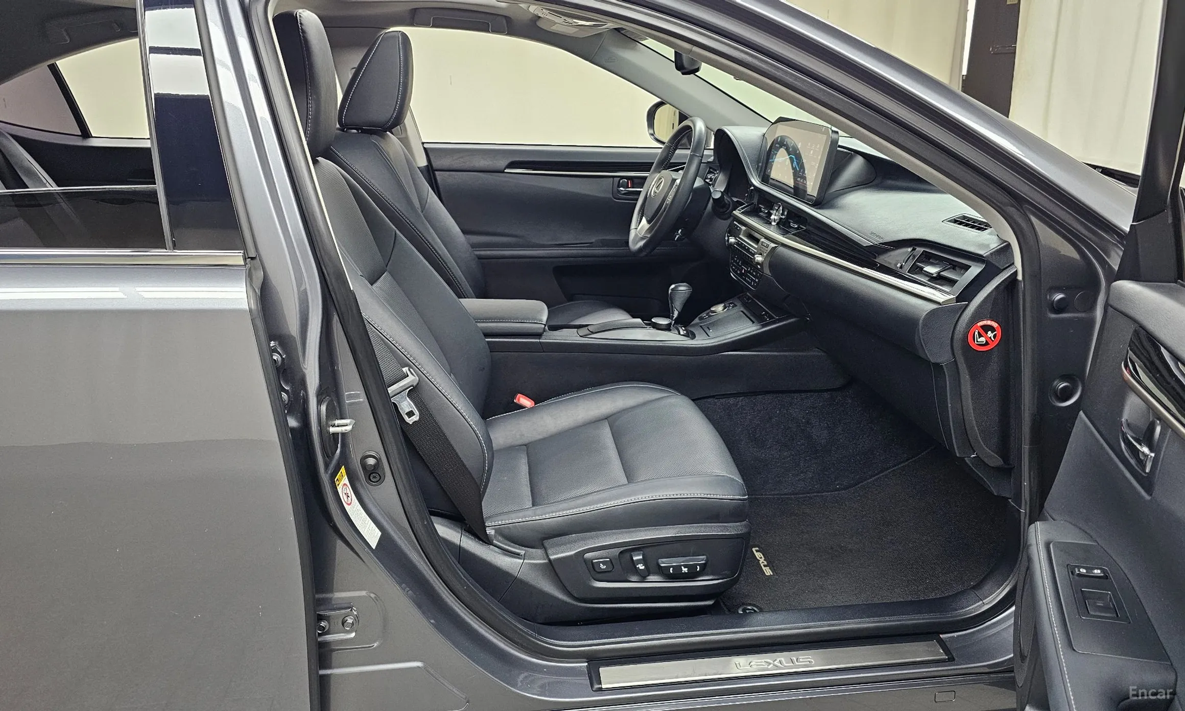 Lexus New ES300h превью 11