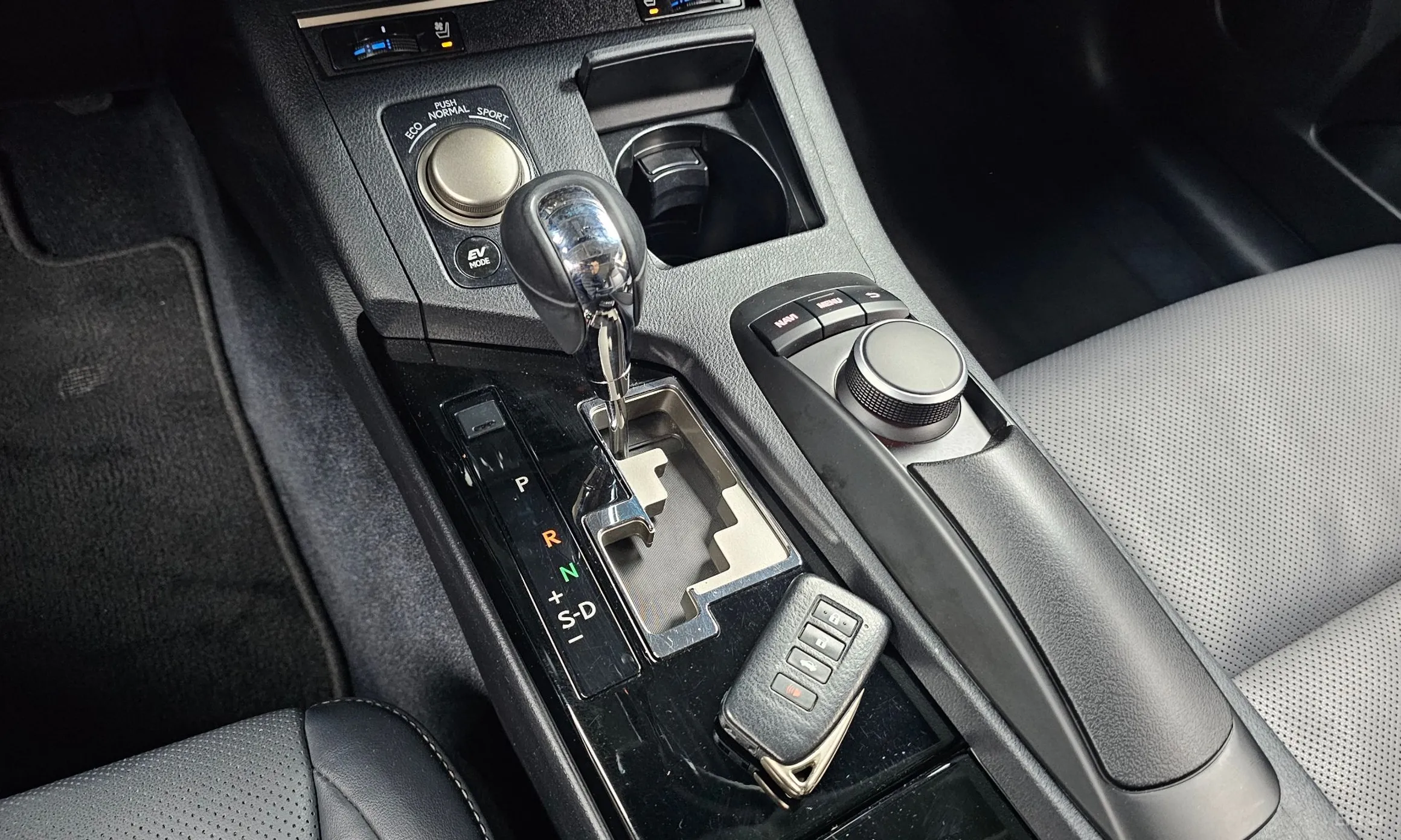 Lexus New ES300h превью 9