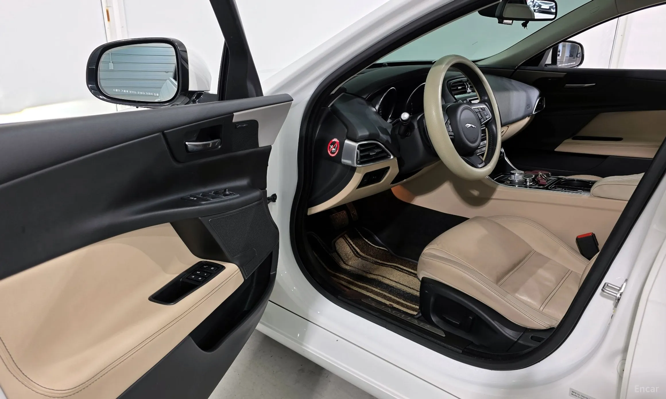 Jaguar XE превью 11
