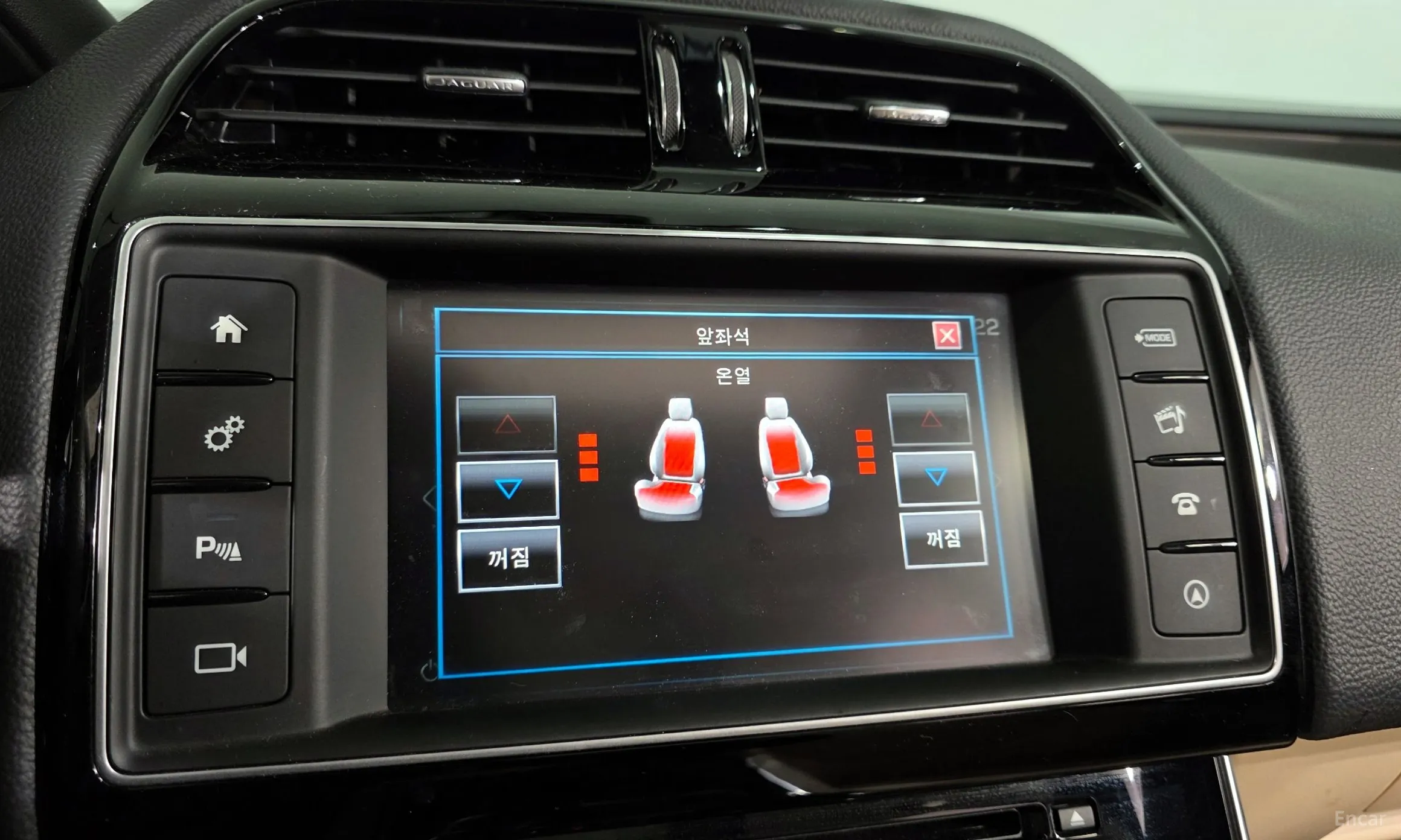 Jaguar XE превью 16