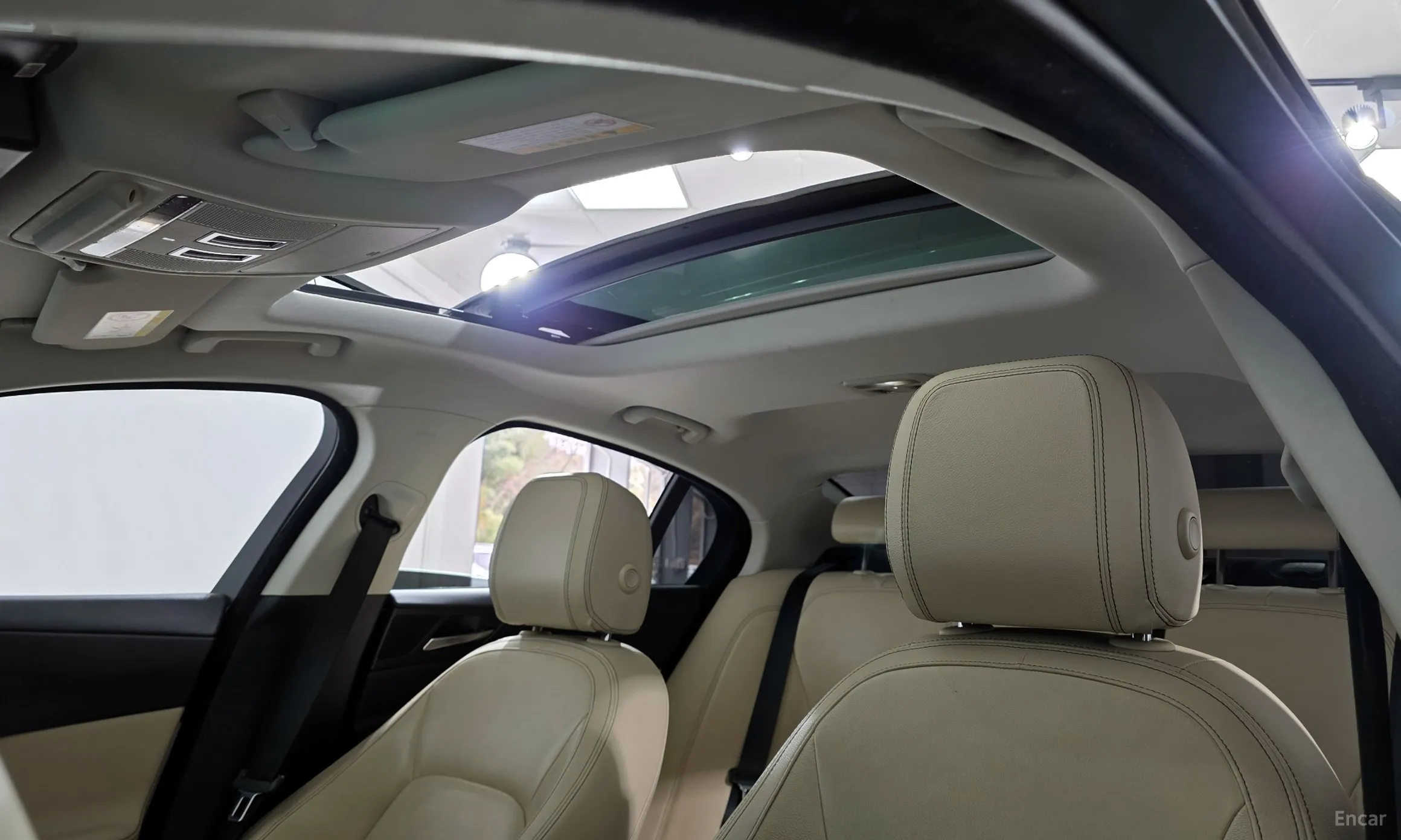 Jaguar XE превью 19