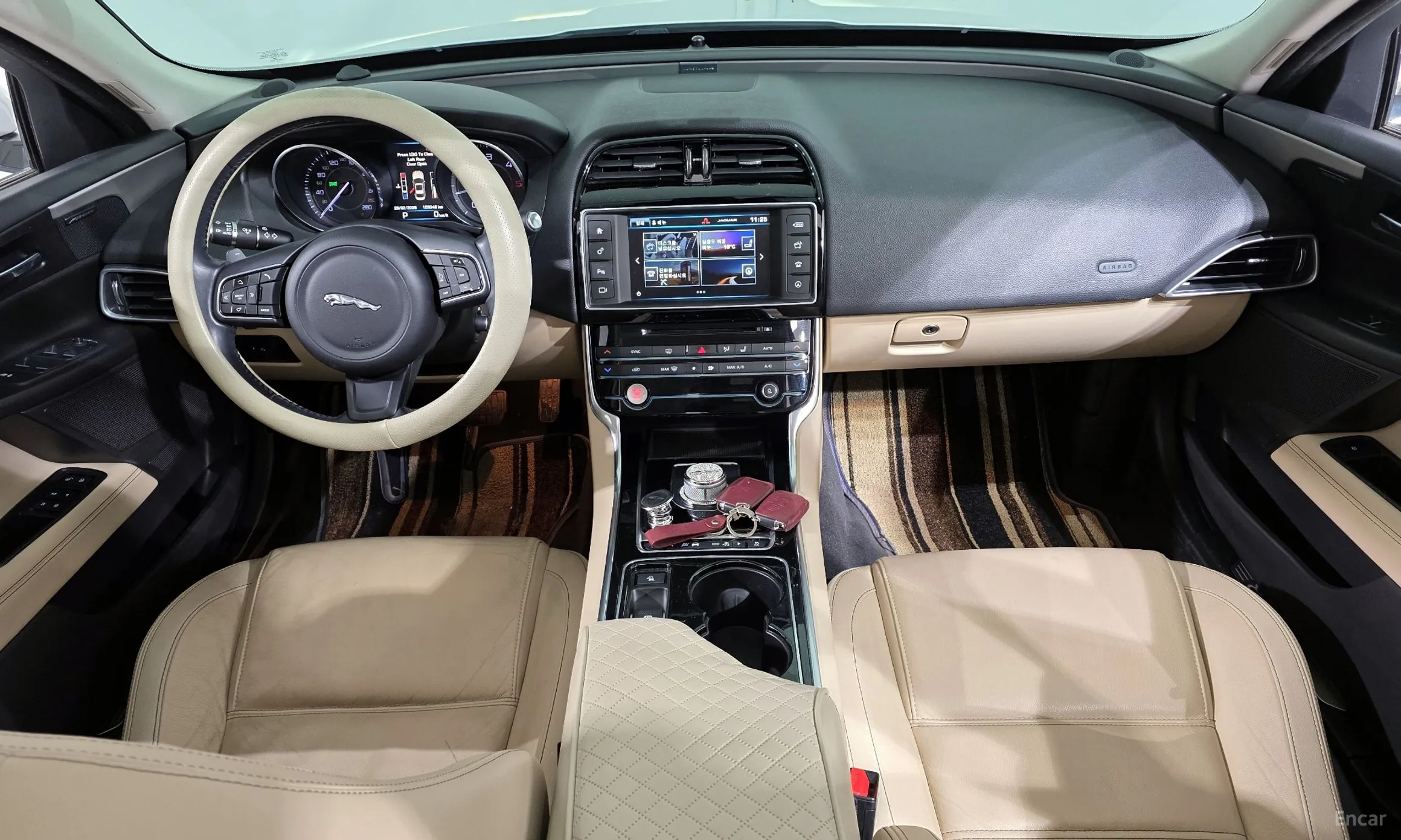 Jaguar XE превью 7