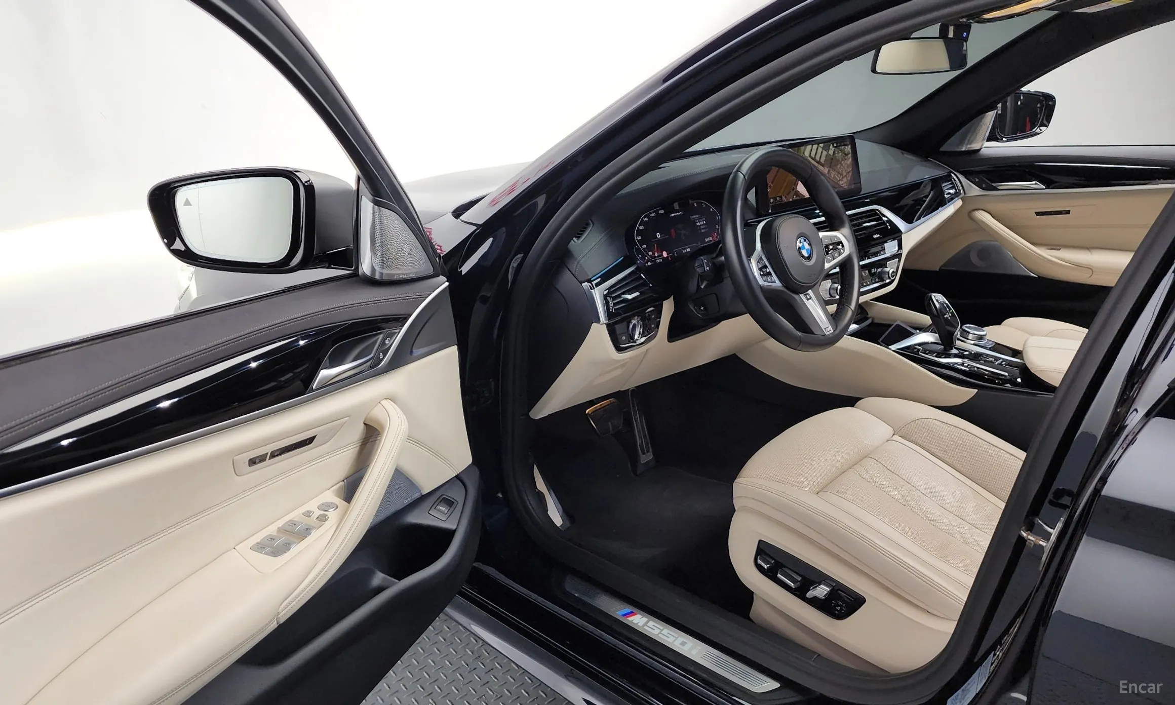 BMW 5 Series (G30) превью 10