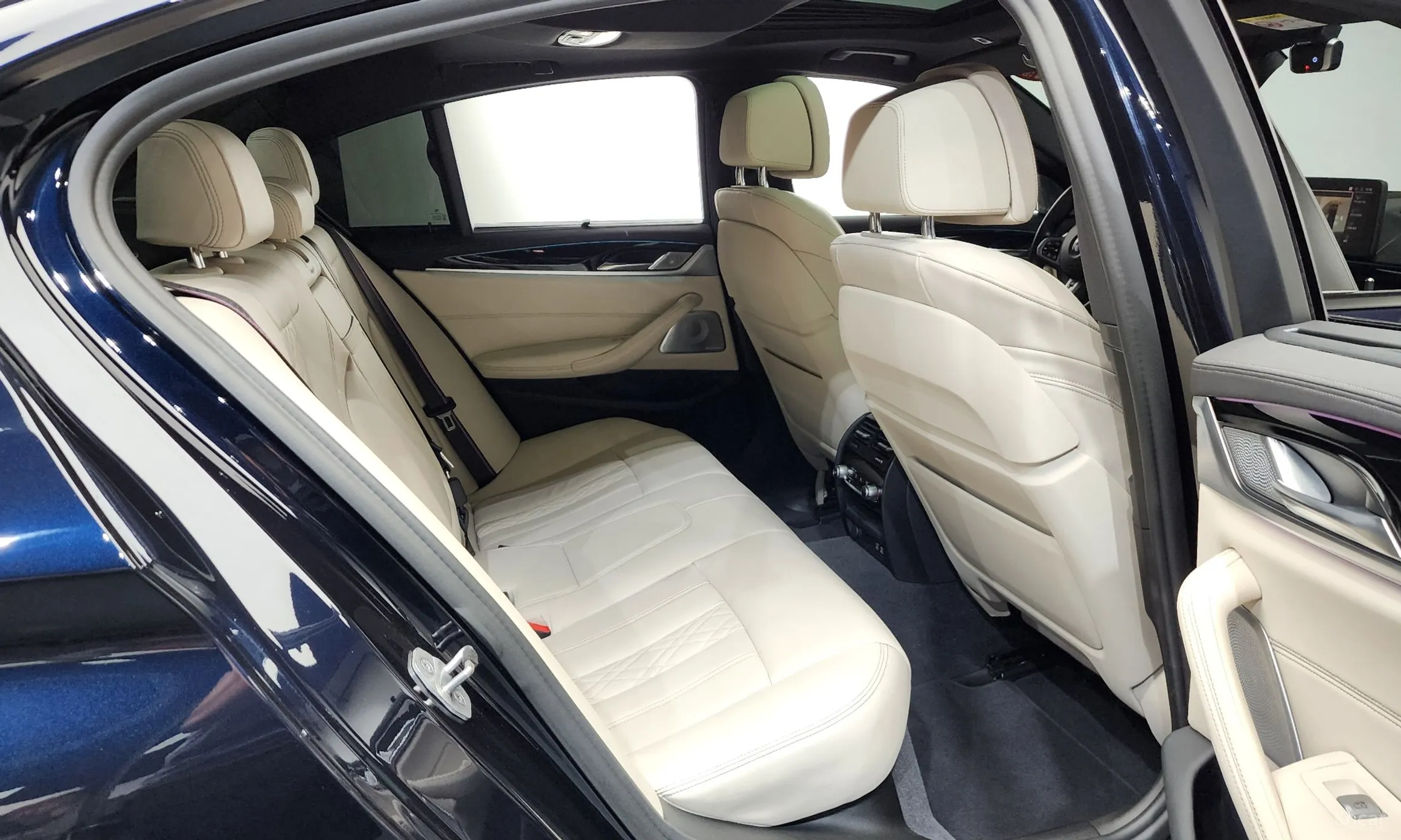 BMW 5 Series (G30) превью 12