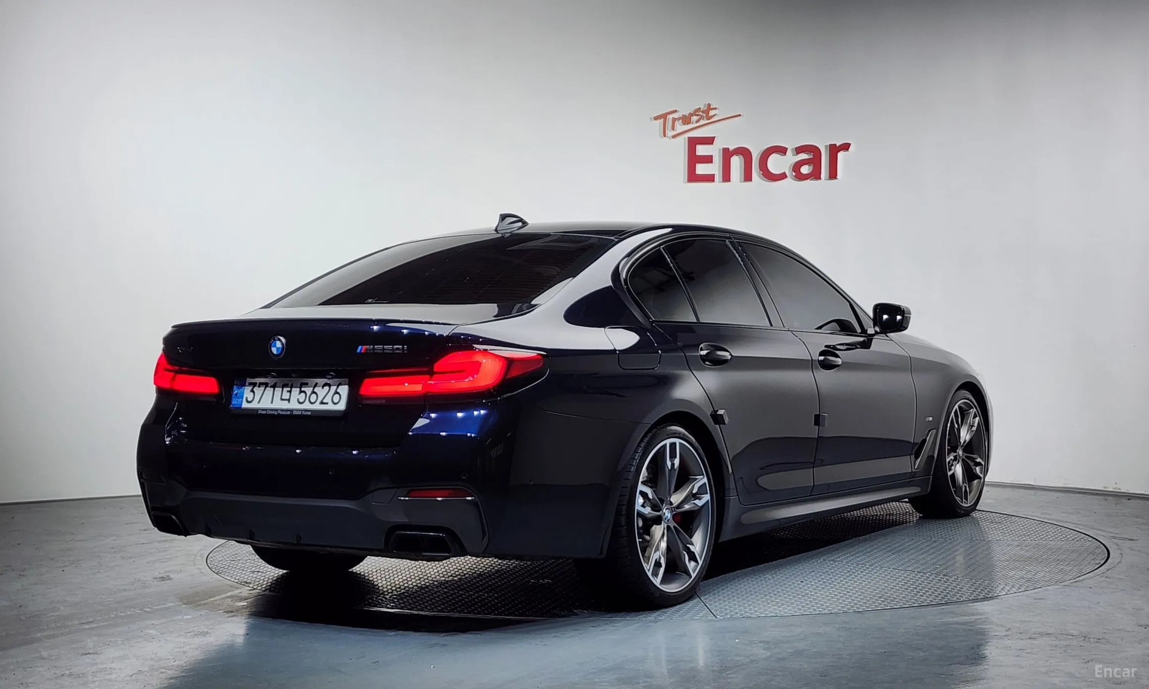 BMW 5 Series (G30) превью 2