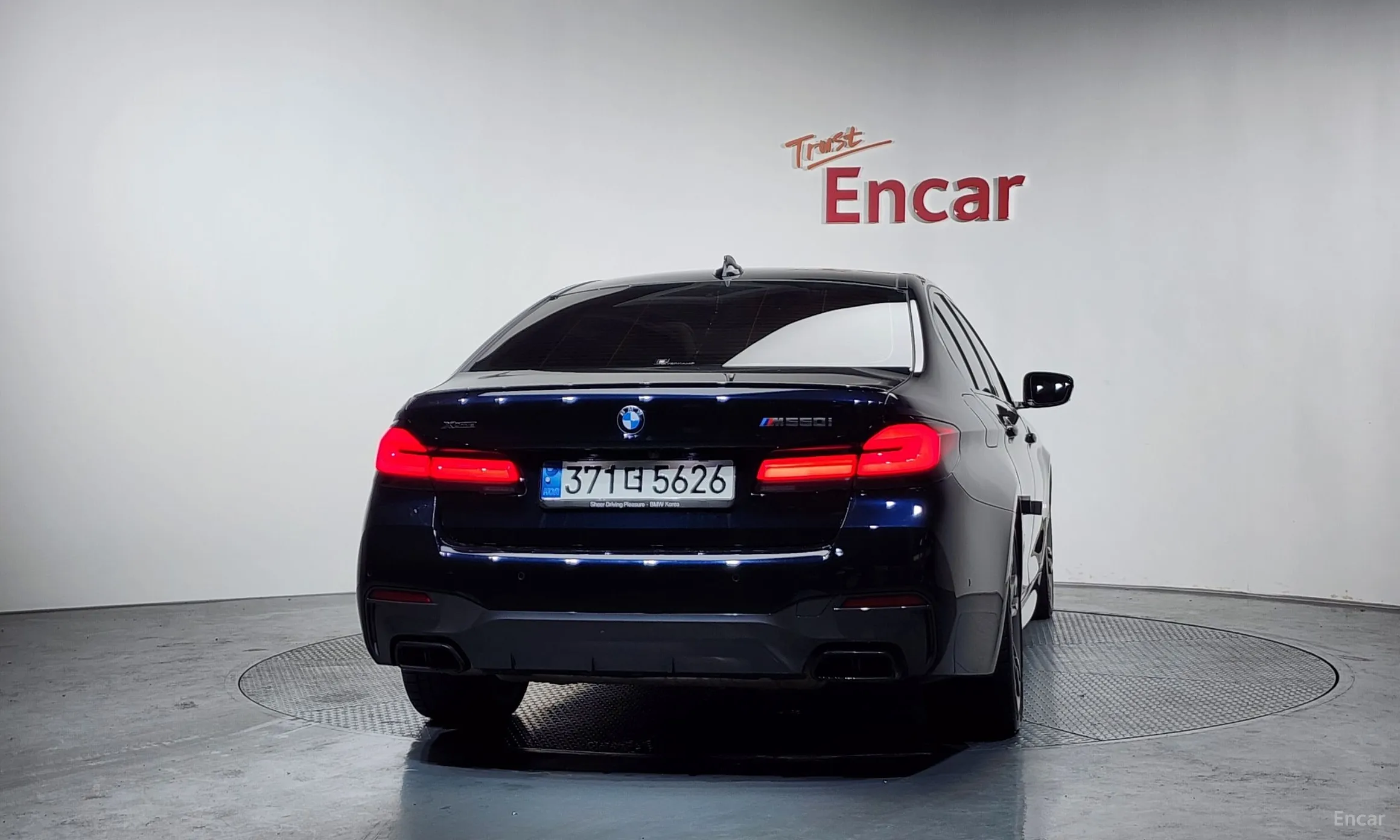 BMW 5 Series (G30) превью 4