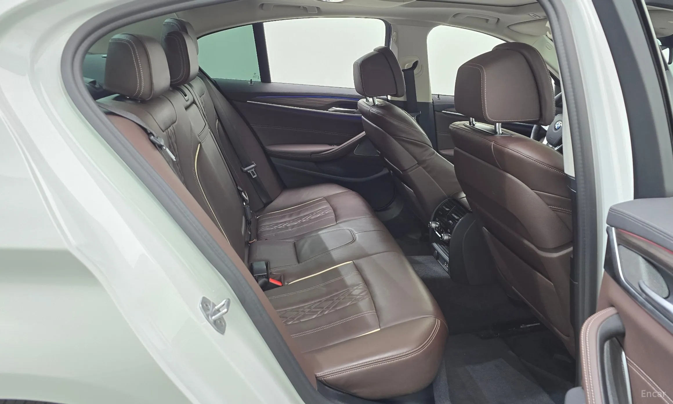 BMW 5 Series (G30) превью 12