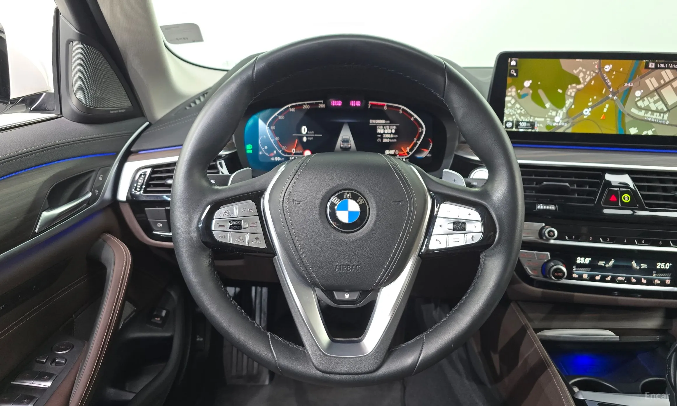 BMW 5 Series (G30) превью 13