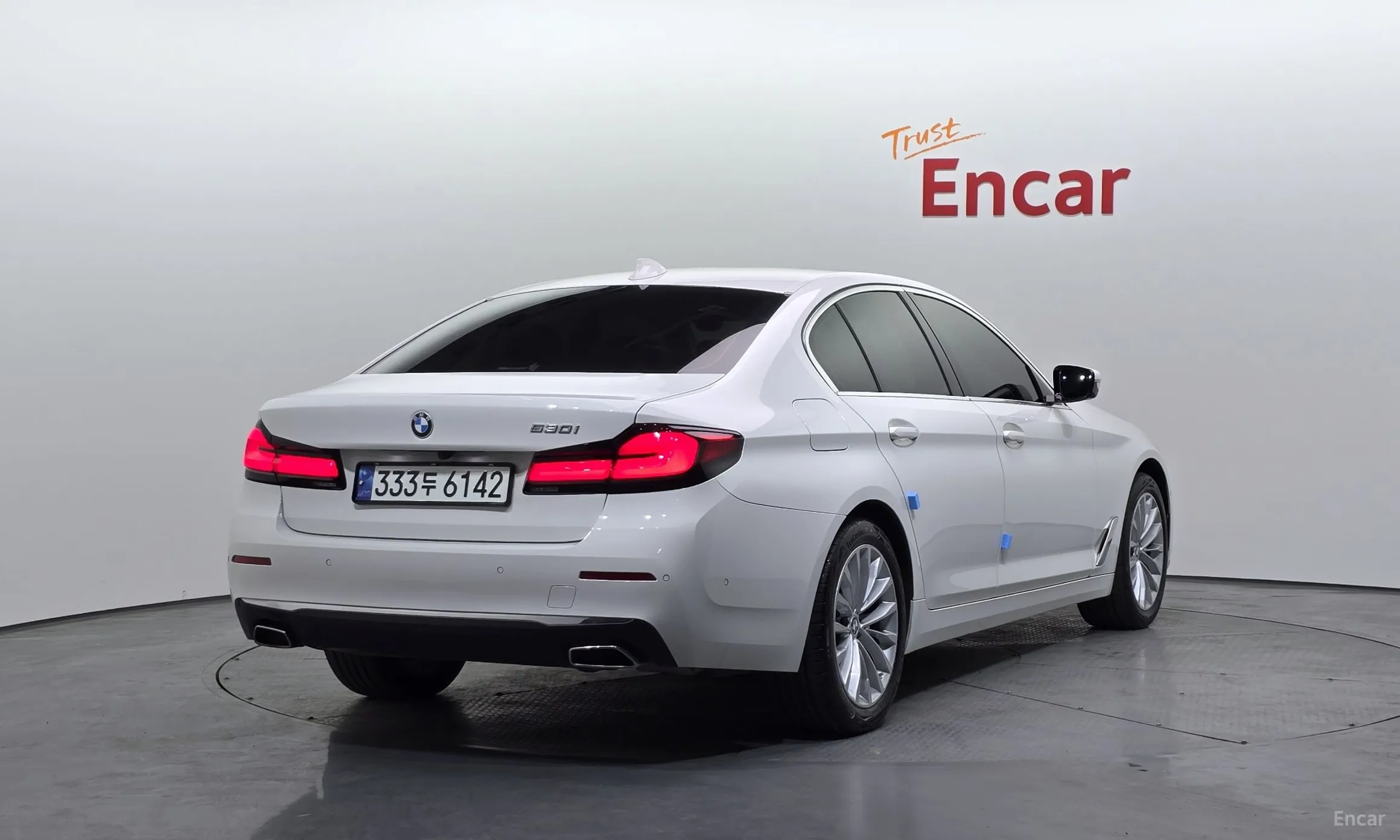 BMW 5 Series (G30) превью 2