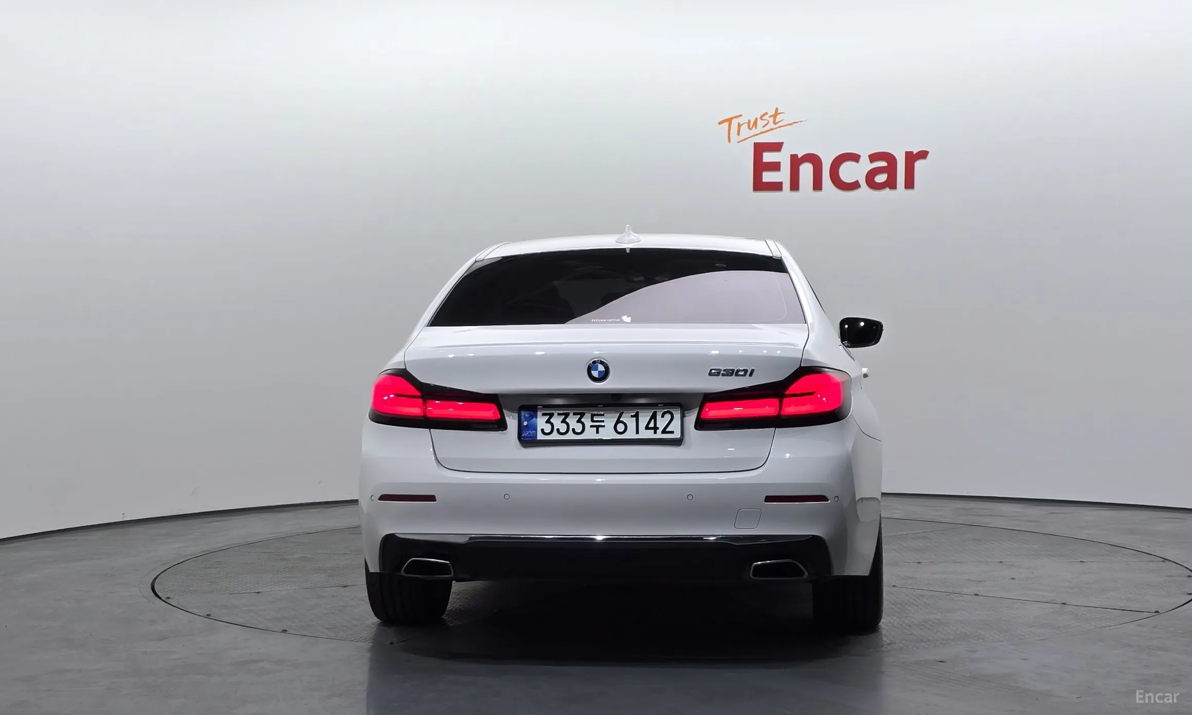 BMW 5 Series (G30) превью 4