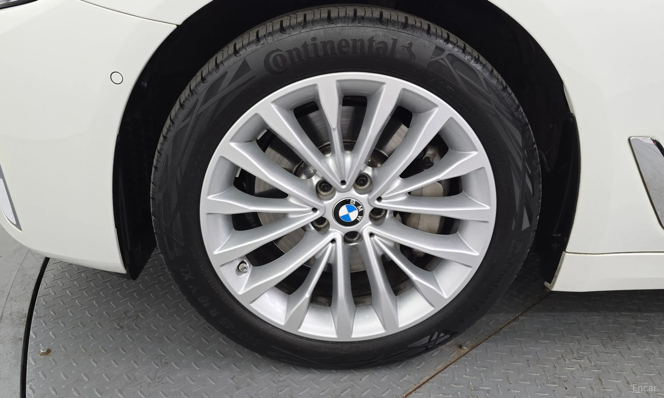 BMW 5 Series (G30) превью 5
