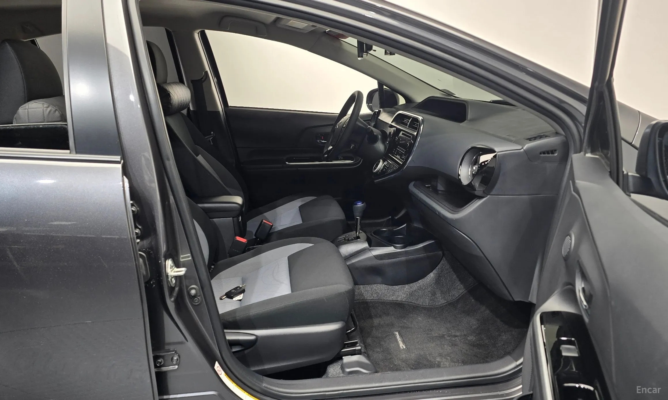 Toyota Prius C превью 11