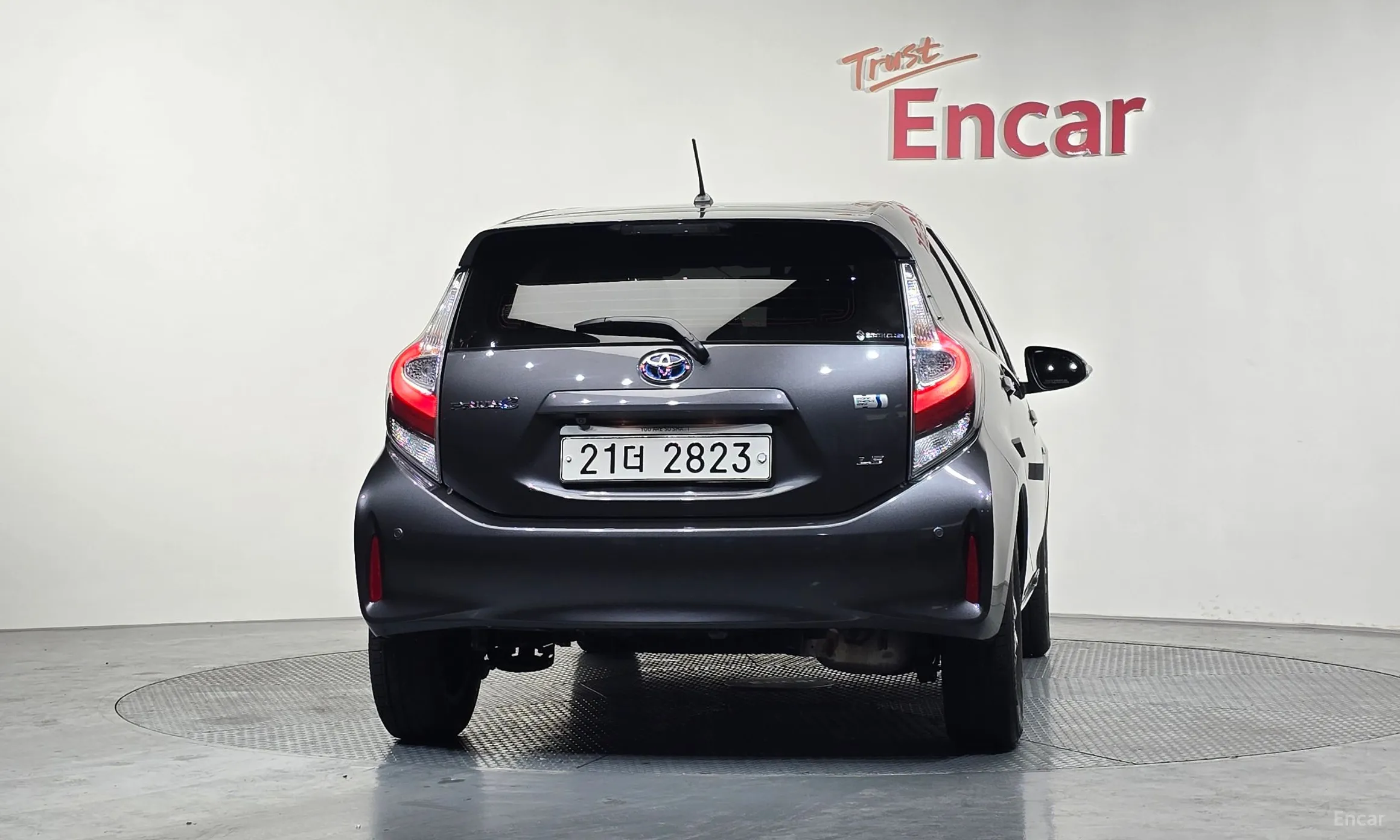 Toyota Prius C превью 4