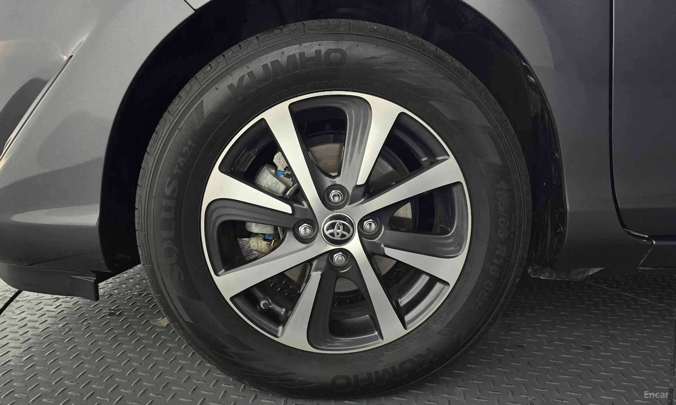 Toyota Prius C превью 5