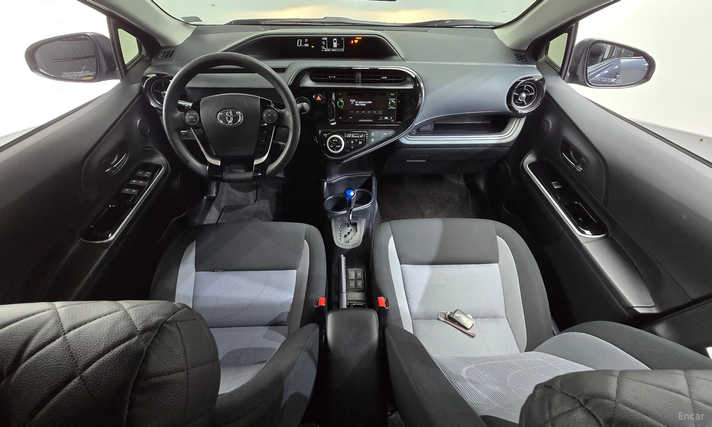 Toyota Prius C превью 7