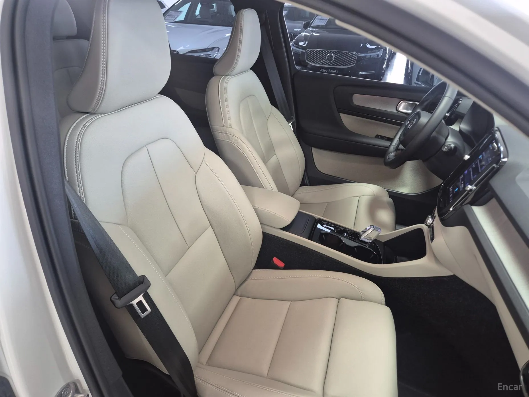 Volvo XC40 превью 12
