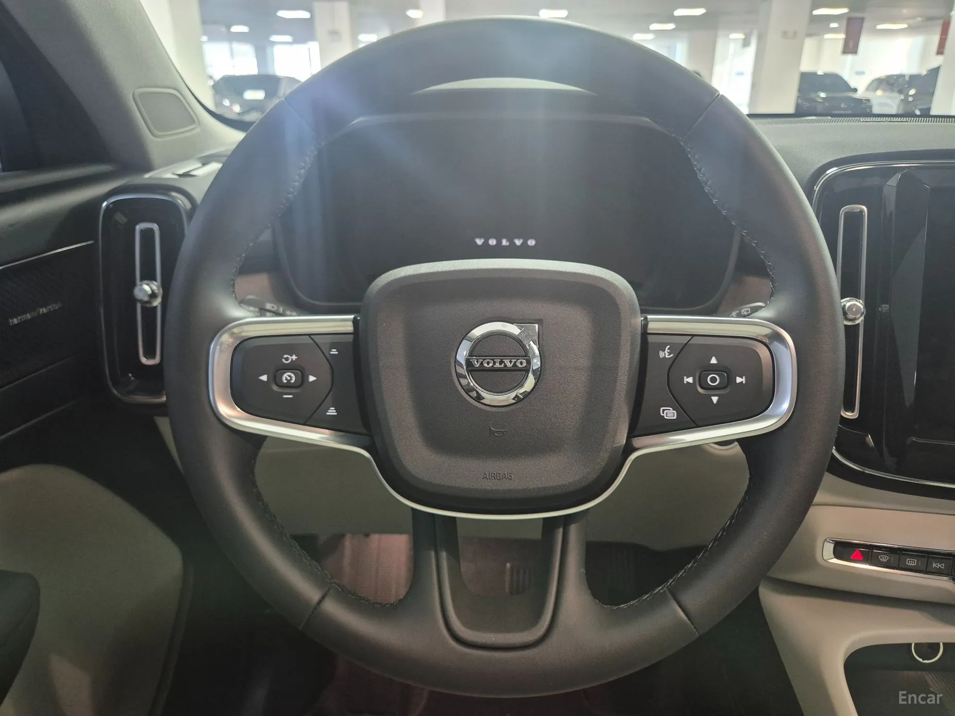 Volvo XC40 превью 17