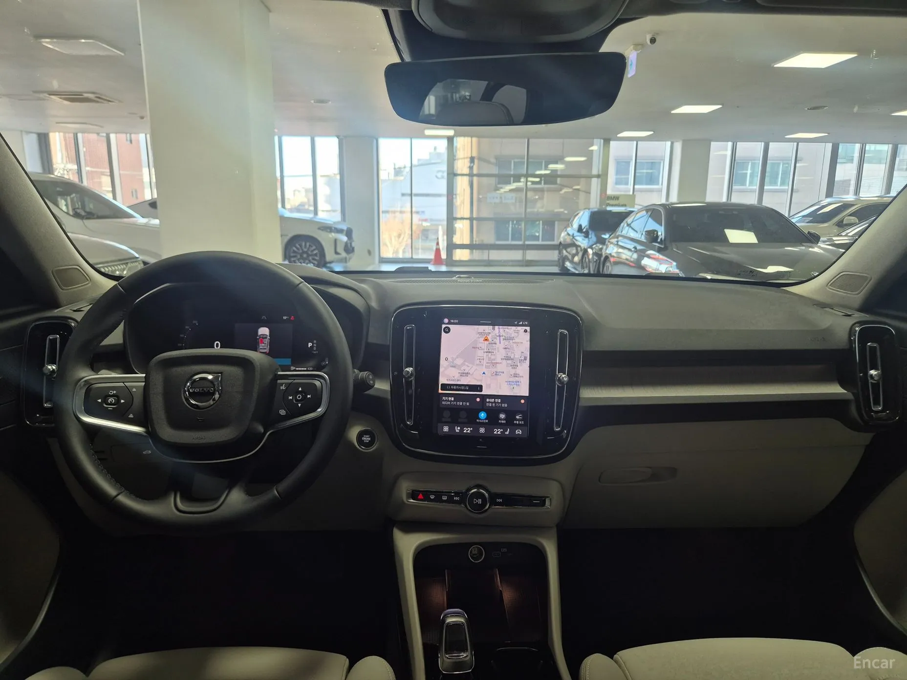 Volvo XC40 превью 7